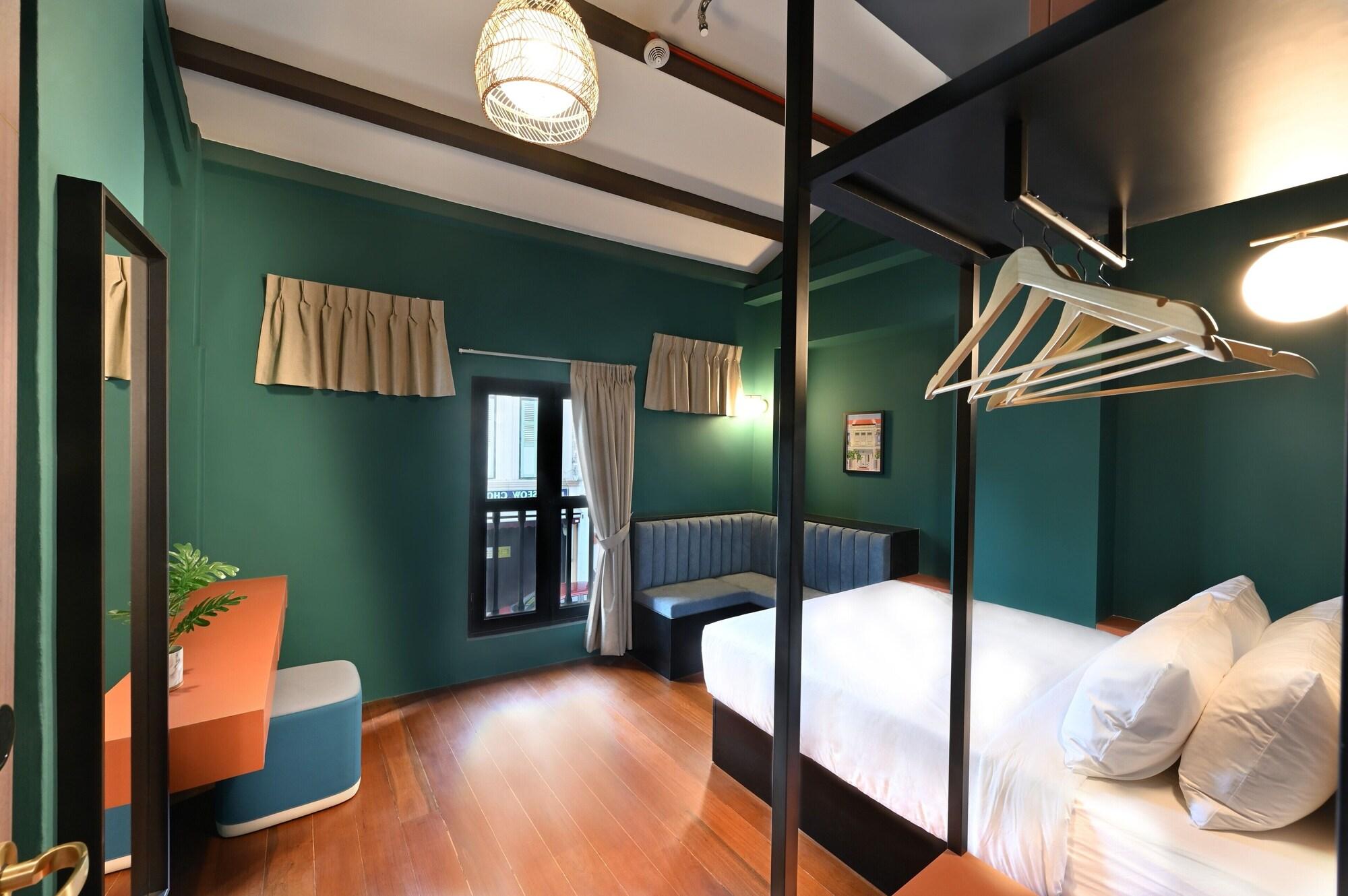 Varios Dream Chaser Boutique Capsule Hotel