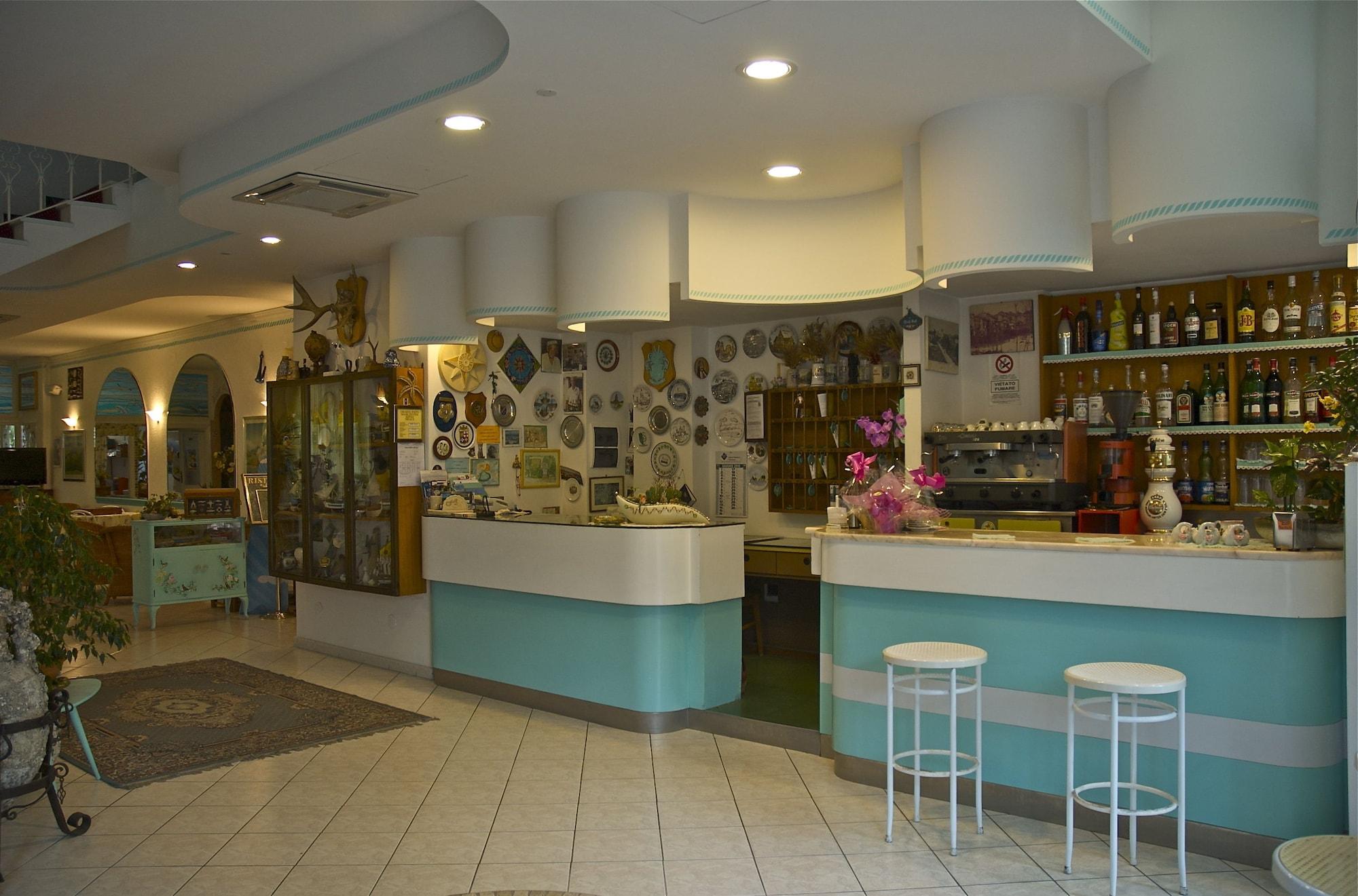 Bar/Salón Marconi