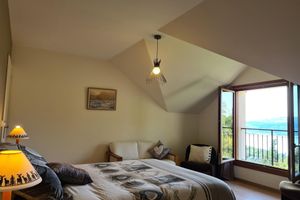 Alquiler Vacacional - 4-star gîte, 10 people, with SPA, 2 minutes from the lake. Lake view.