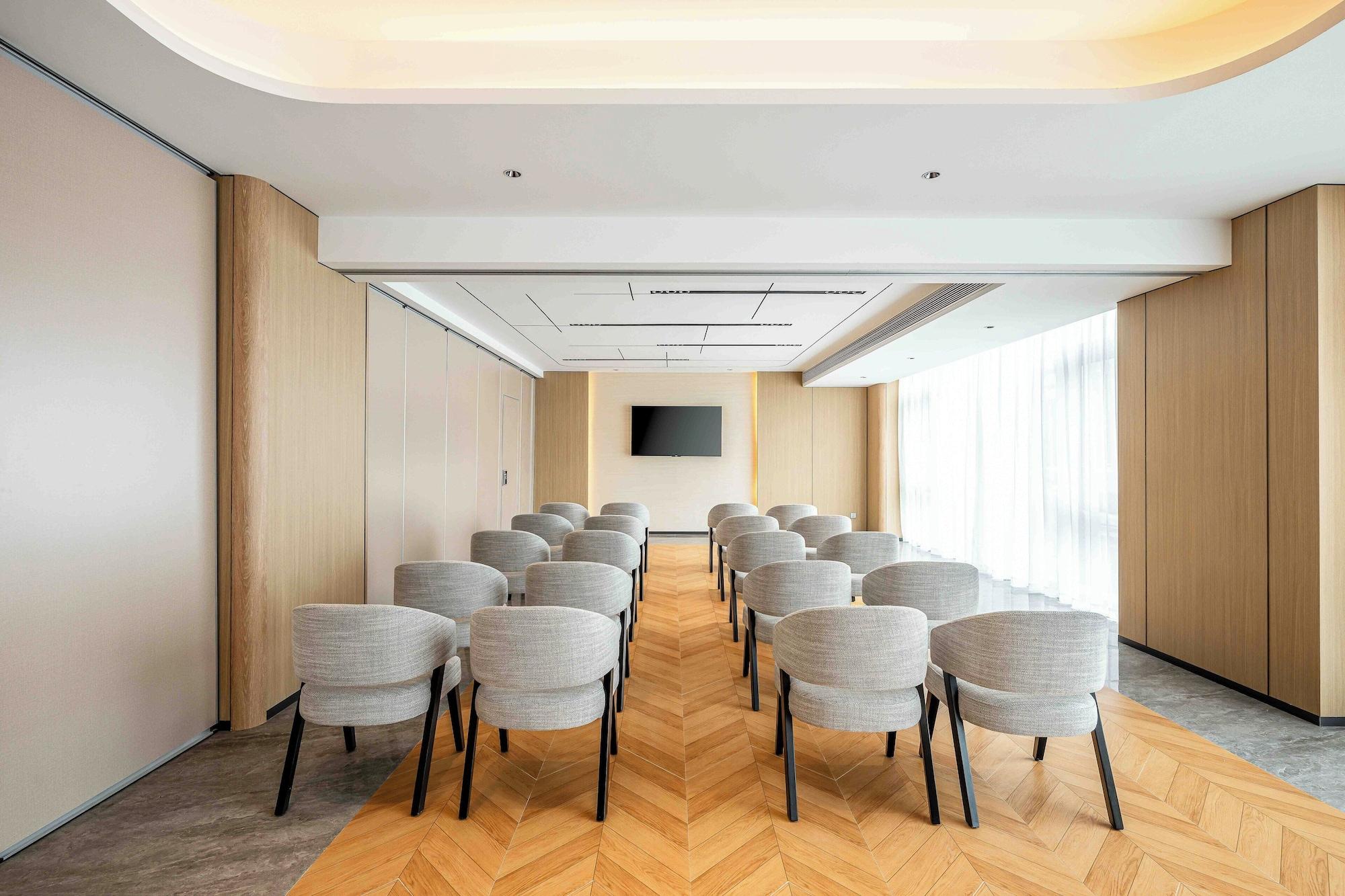 Sala de reuniões Holiday Inn Express Shanghai PVG Zhuqiao by IHG