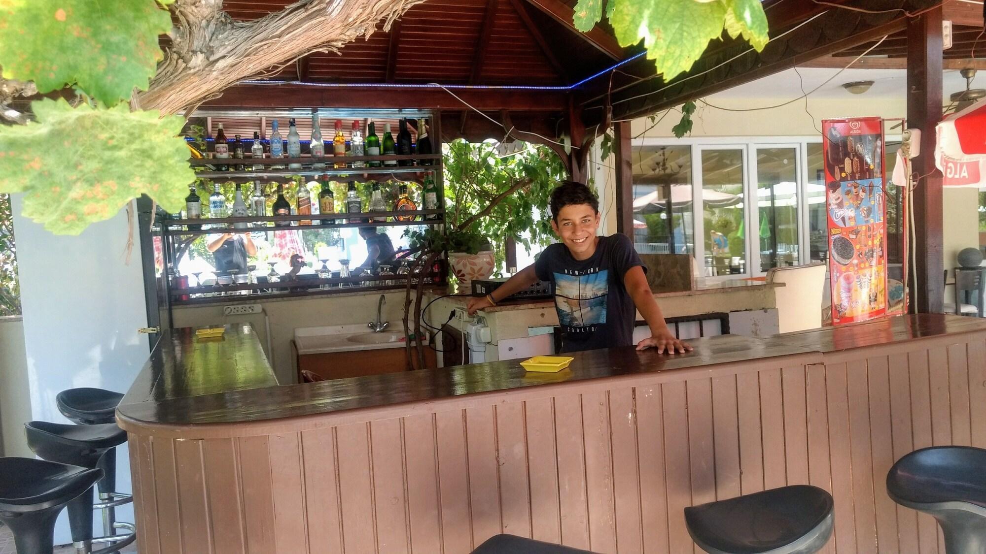 Bar/Salón Melodi Club Hotel