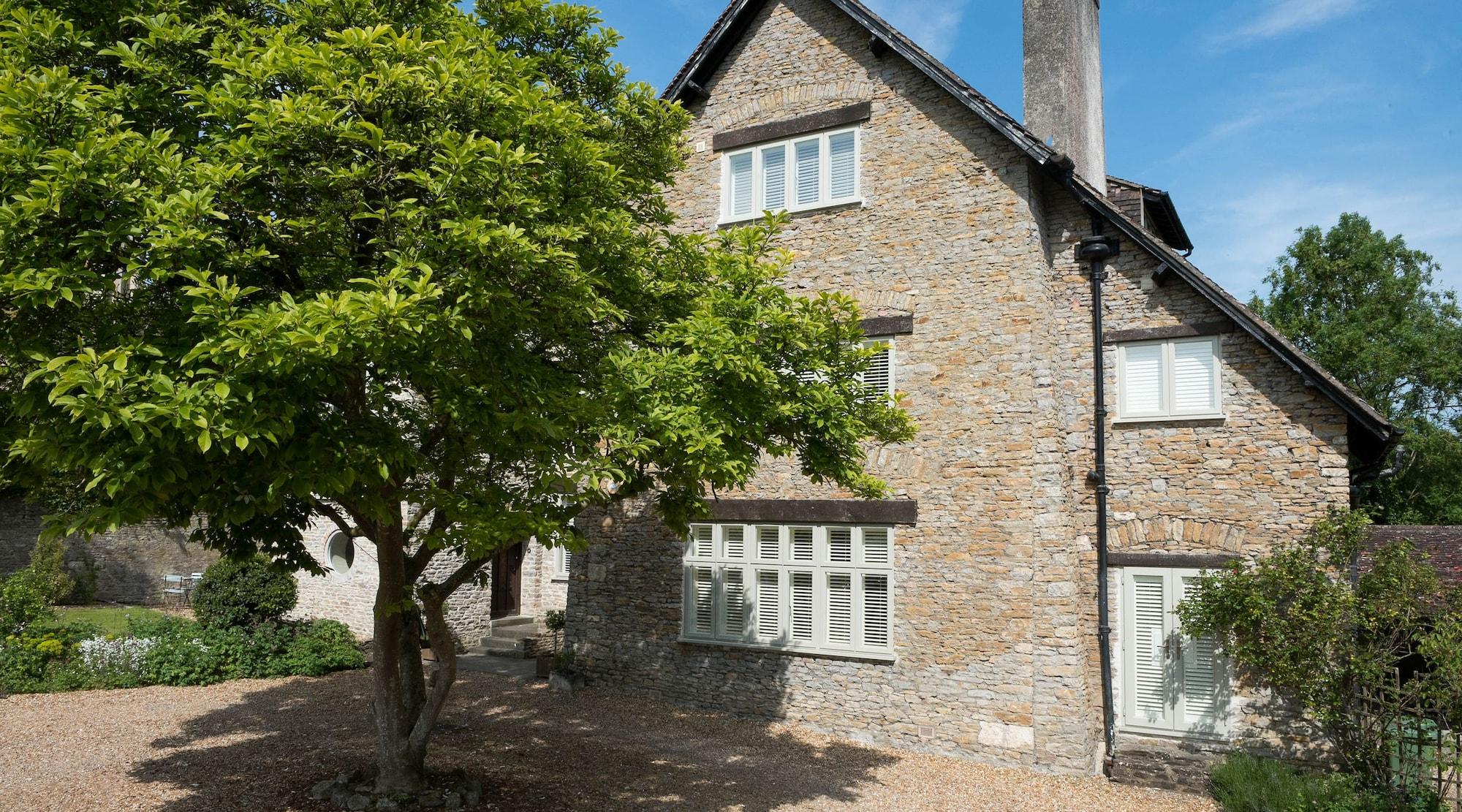 Vista Exterior Old Parsonage House