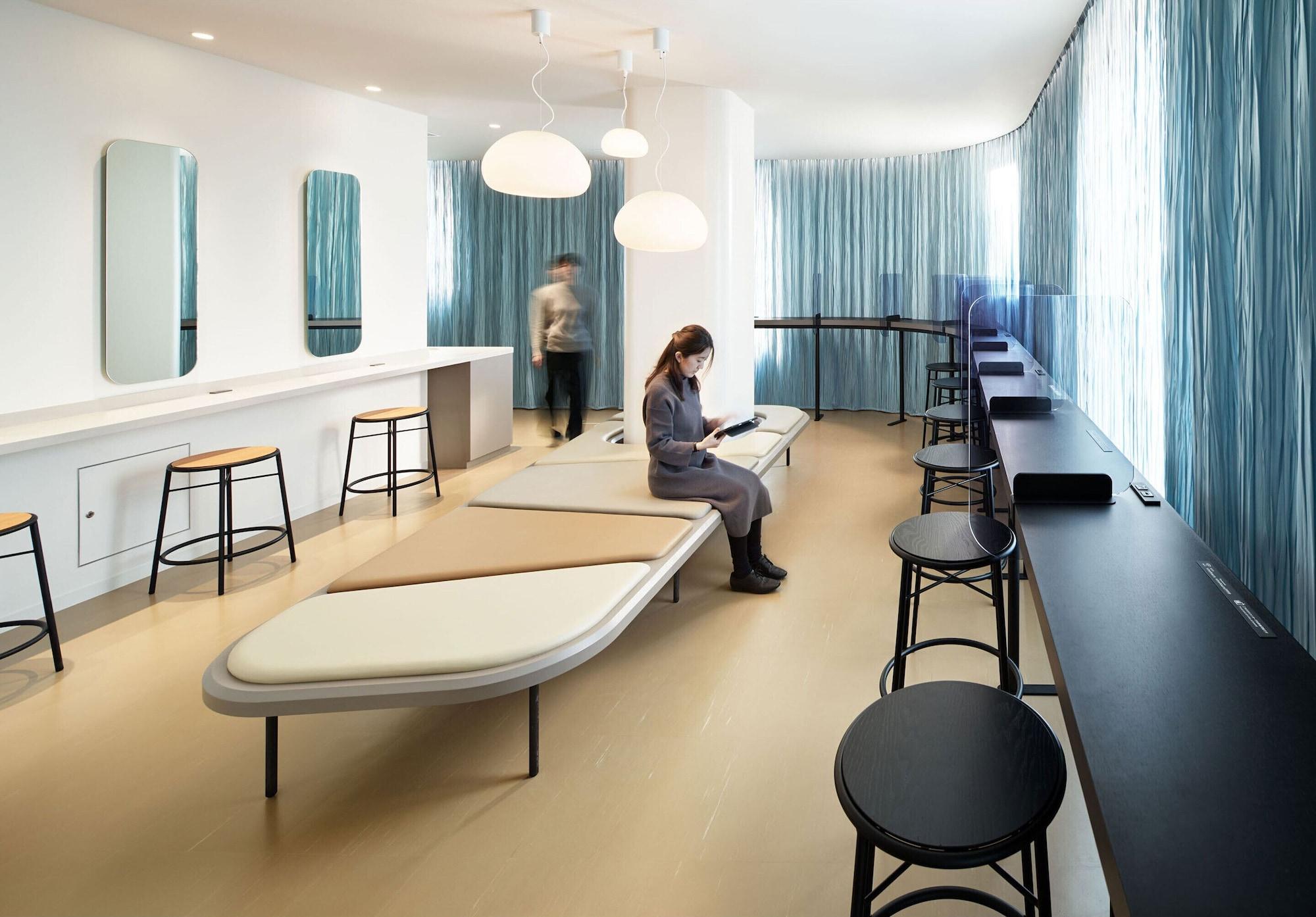 Bar/Salón 9h nine hours Ningyocho