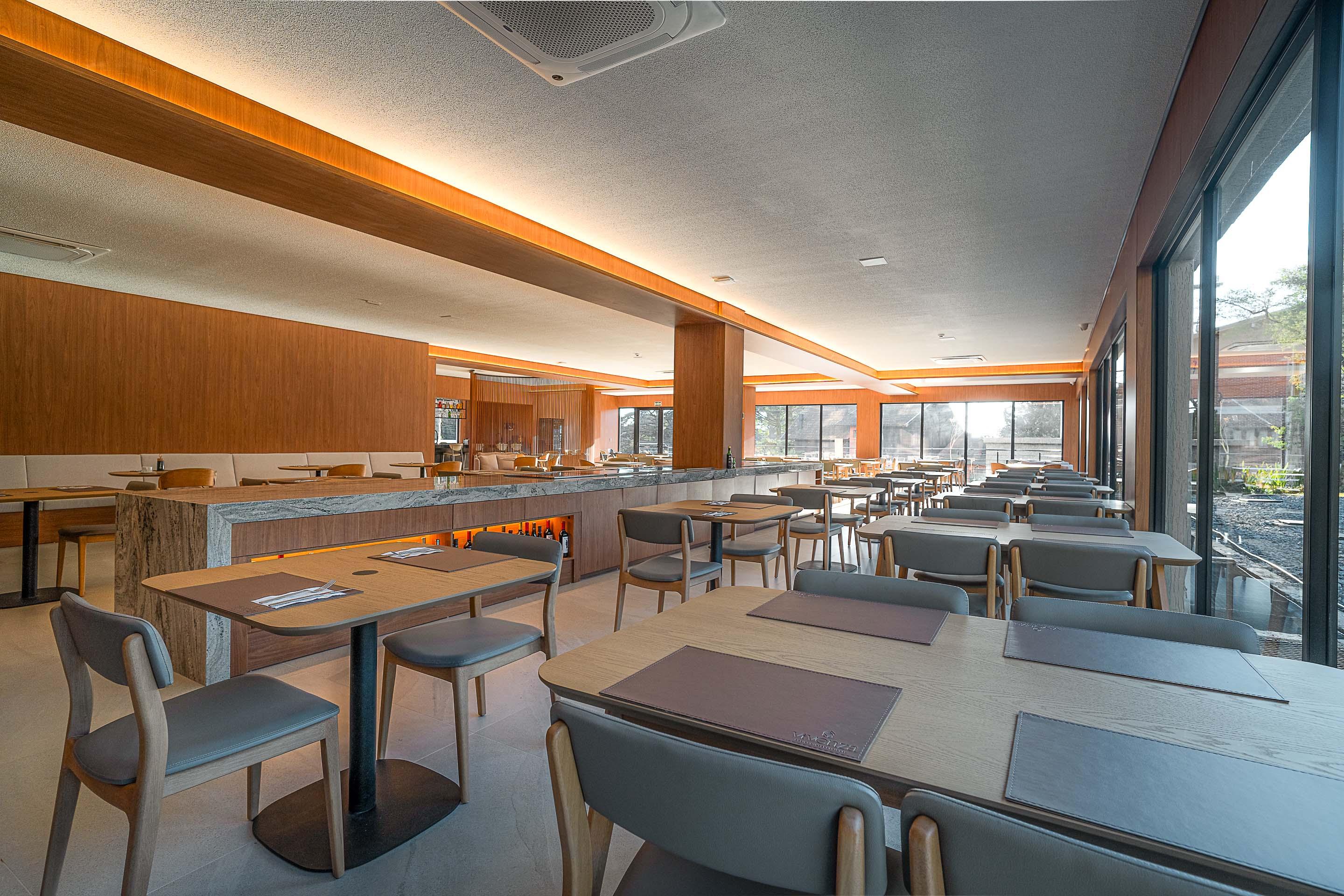 Restaurant Golden Tulip Canela OFICIAL