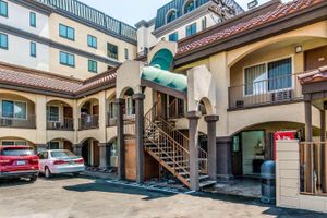 Alojamiento - Rodeway Inn Regalodge
