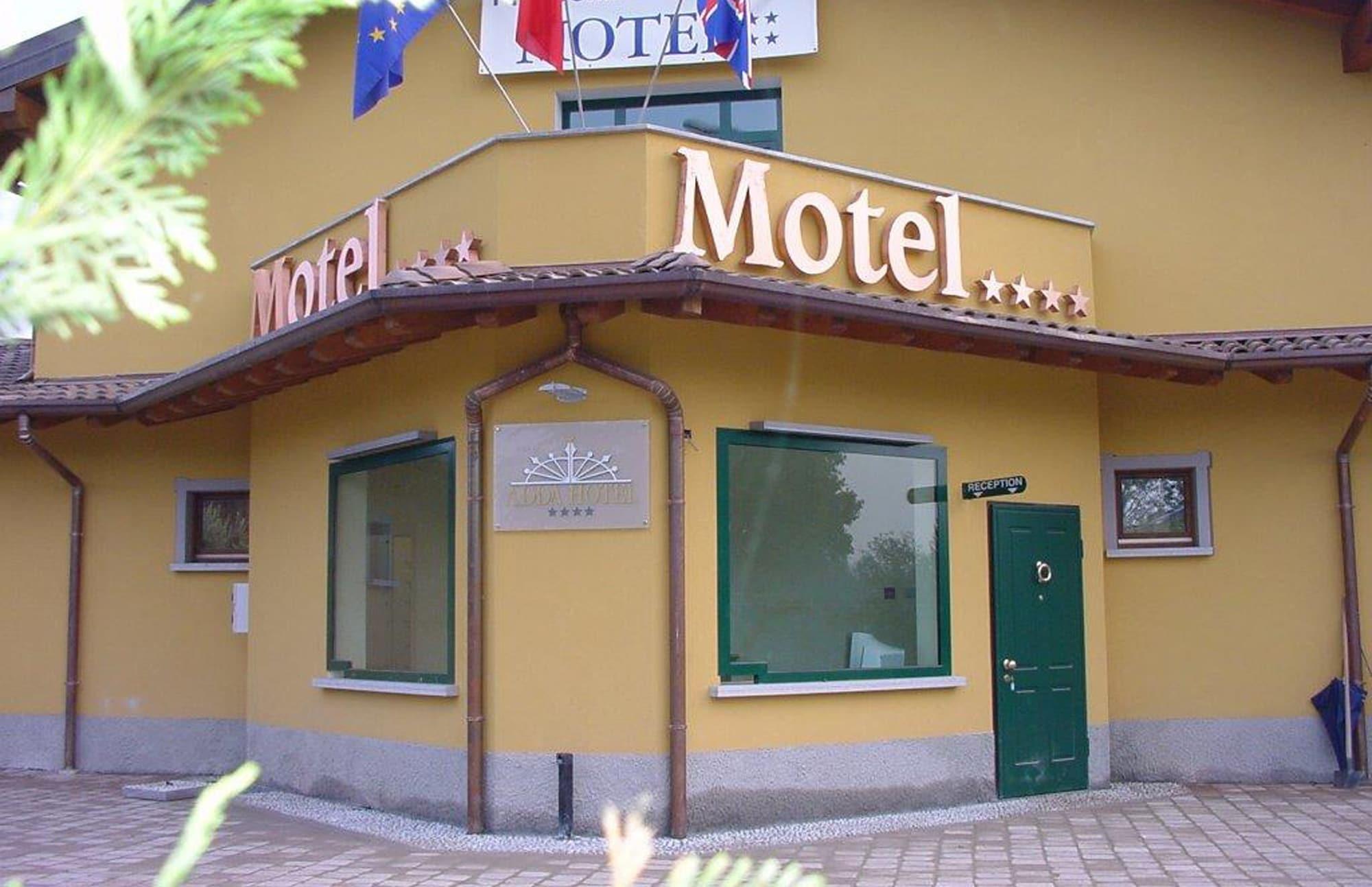 Varios Adda Hotel