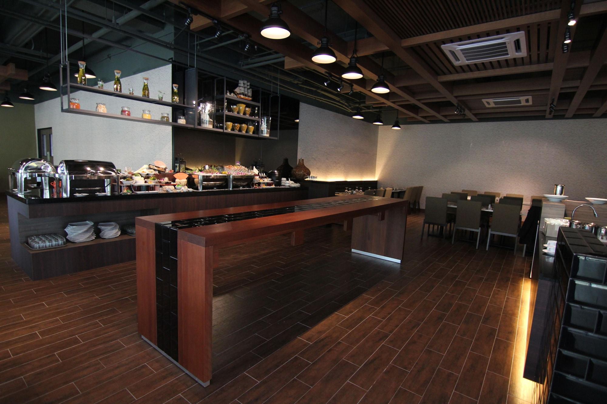 Restaurant Nexus Business Suite Hotel
