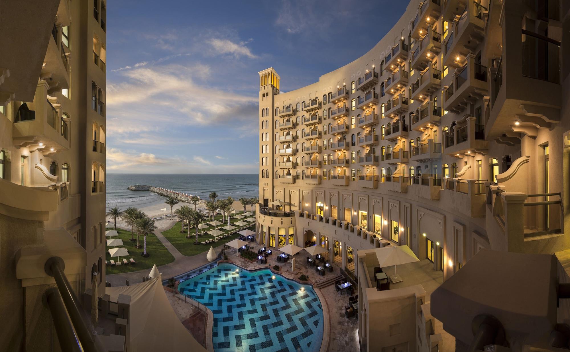 Vista Exterior Bahi Ajman Palace Hotel