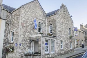 Alojamiento - Meadhon House