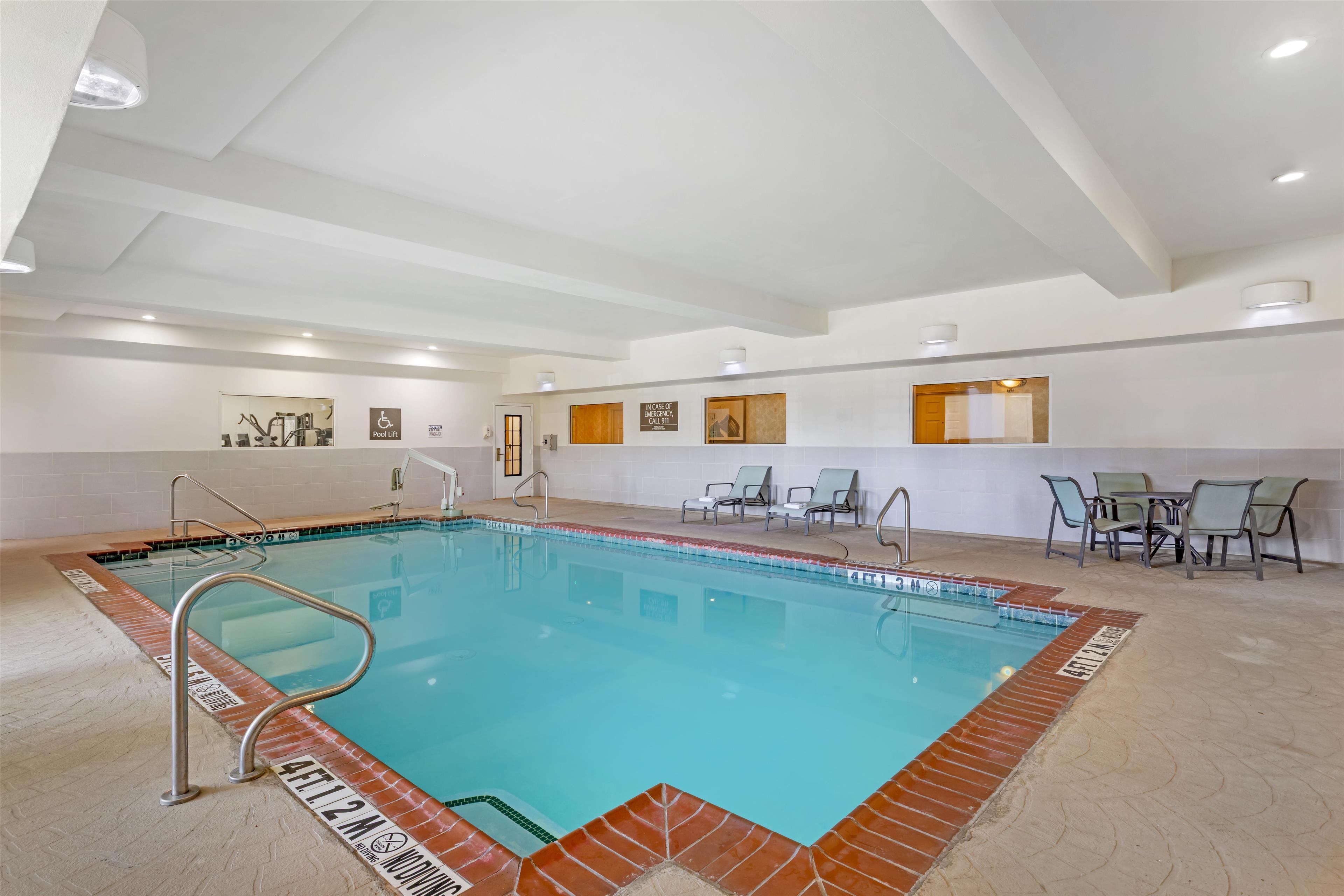 Vista Piscina Best Western Plus Monica Royale Inn & Suites