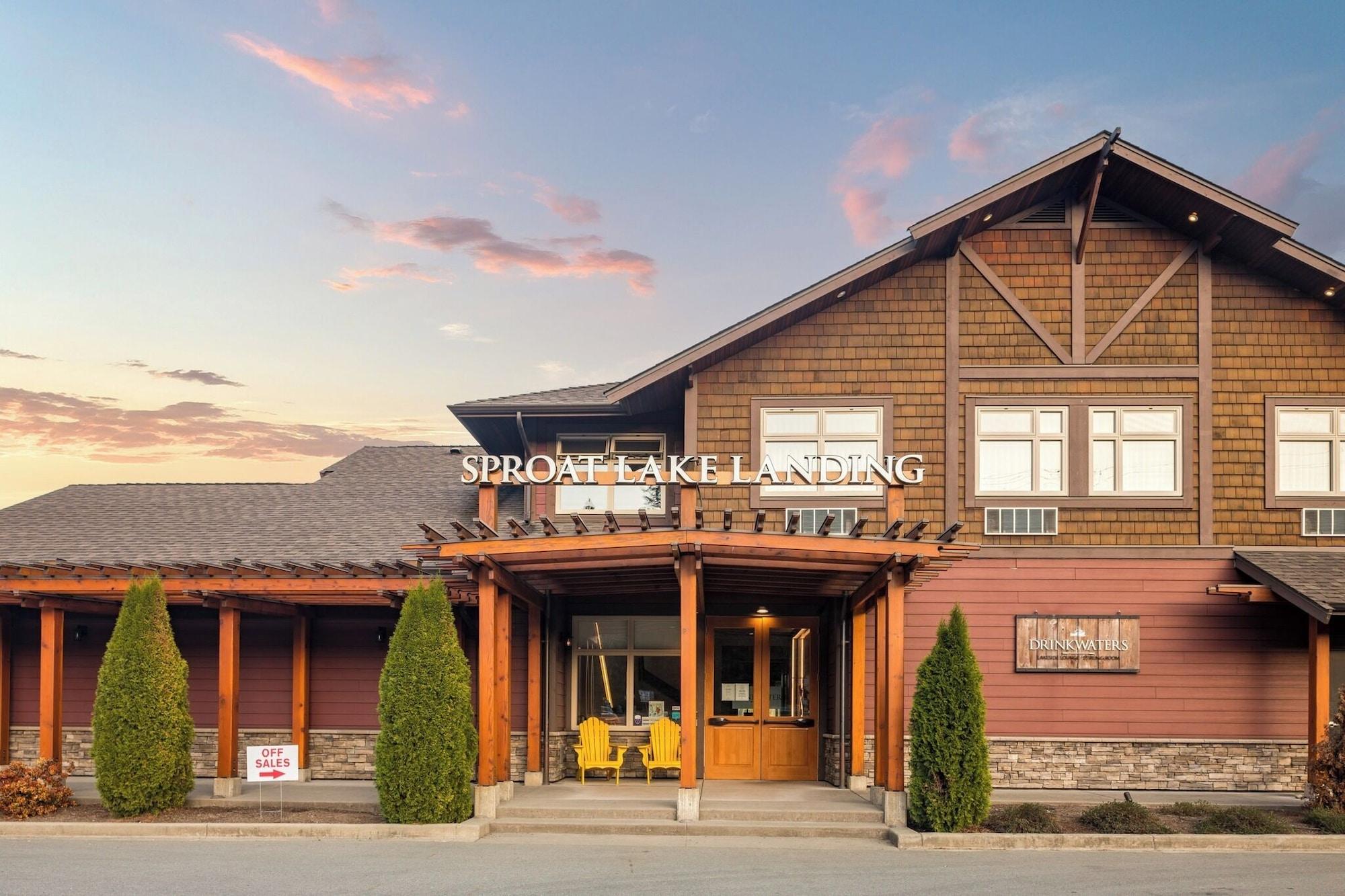 Varios Sproat Lake Landing Resort