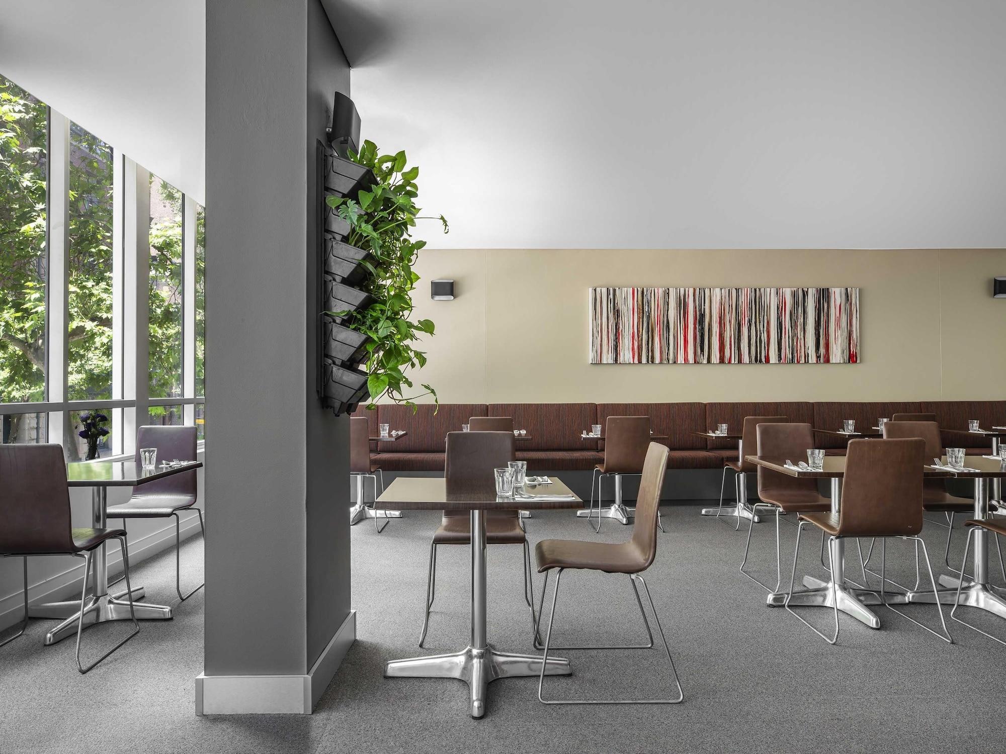 Vista Exterior Mantra on Kent