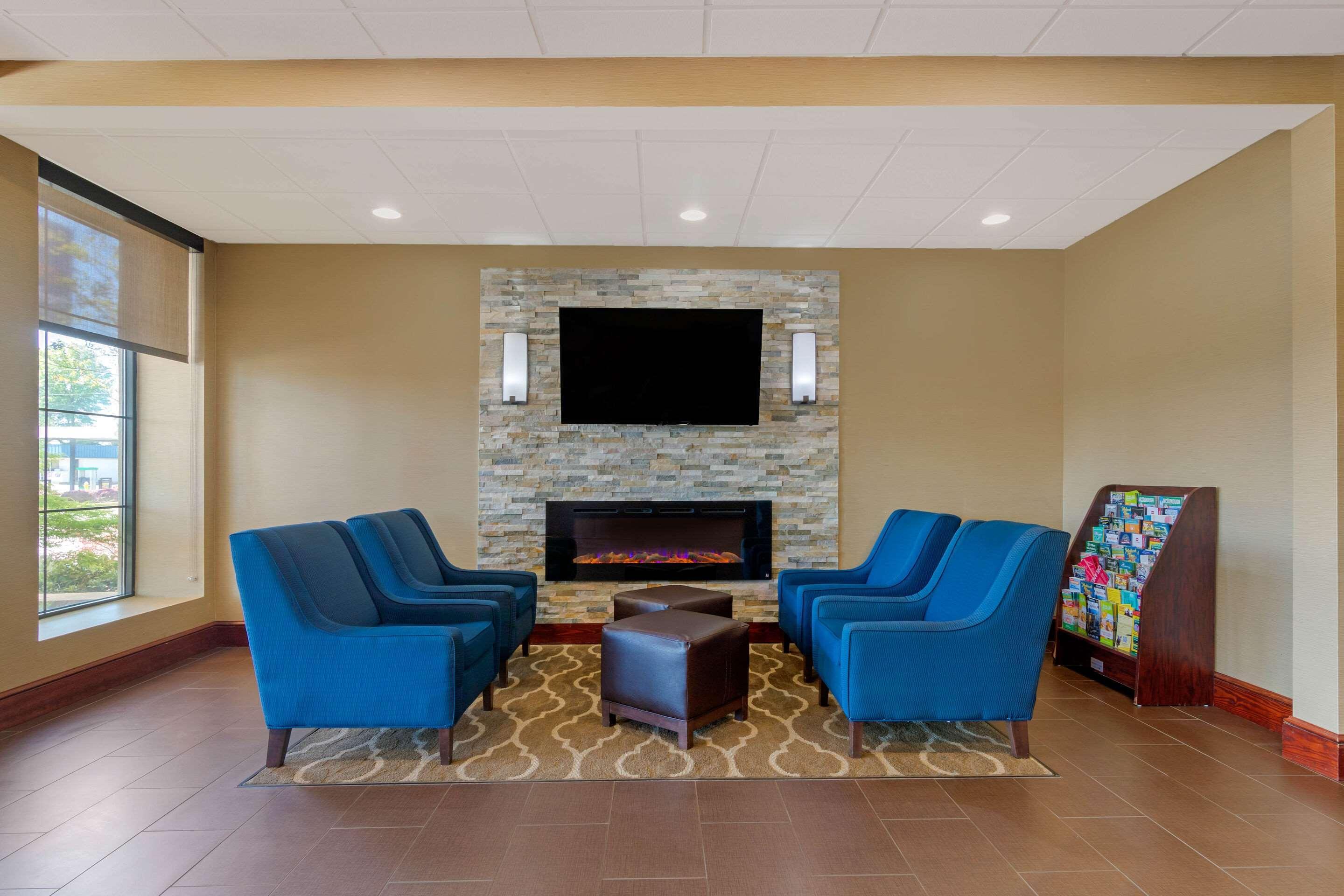 Vista Lobby Comfort Inn & Suites Macon West