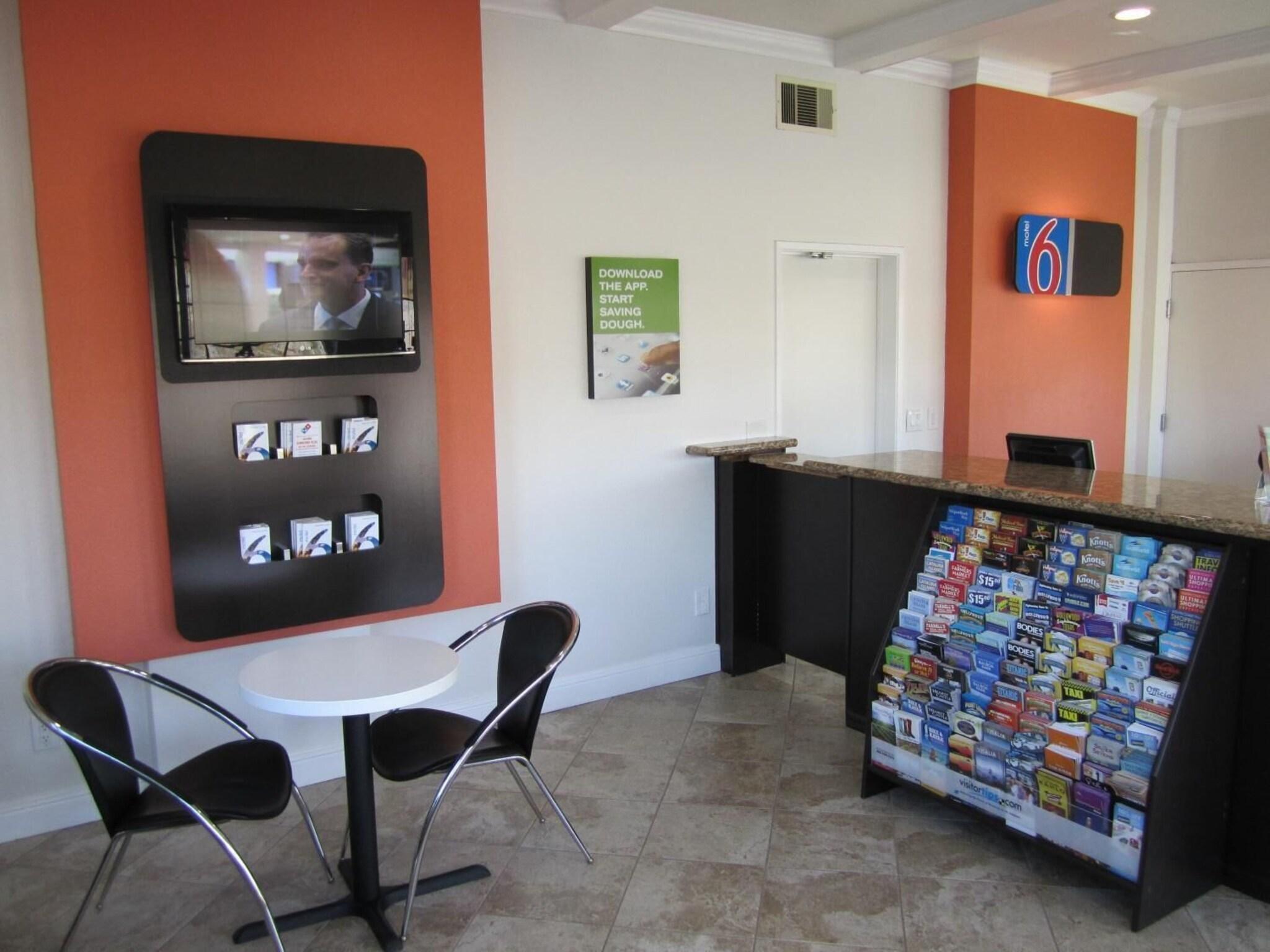 Vista Lobby Motel 6 Anaheim, CA