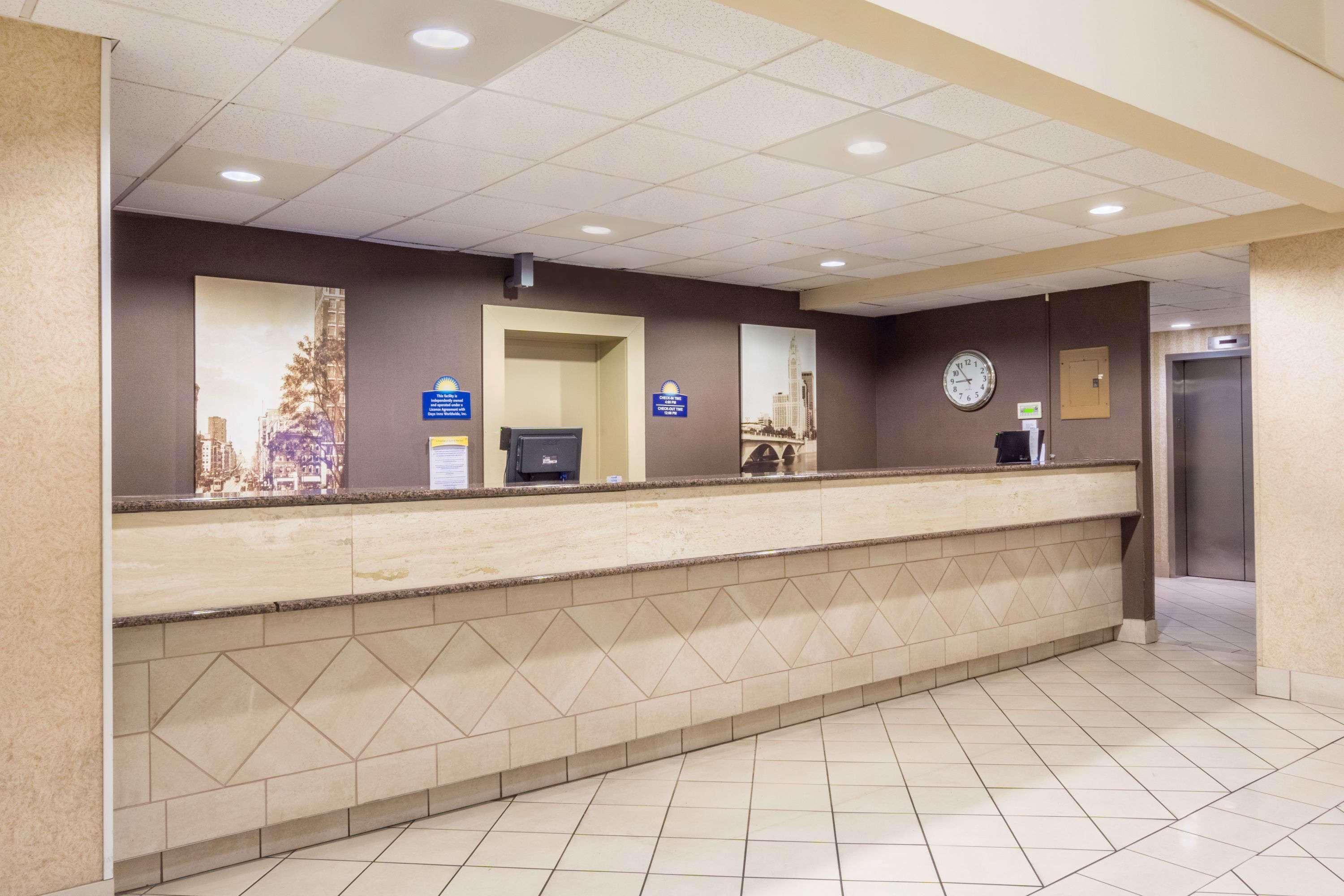 Vista Lobby Days Inn by Wyndham Columbus Airport