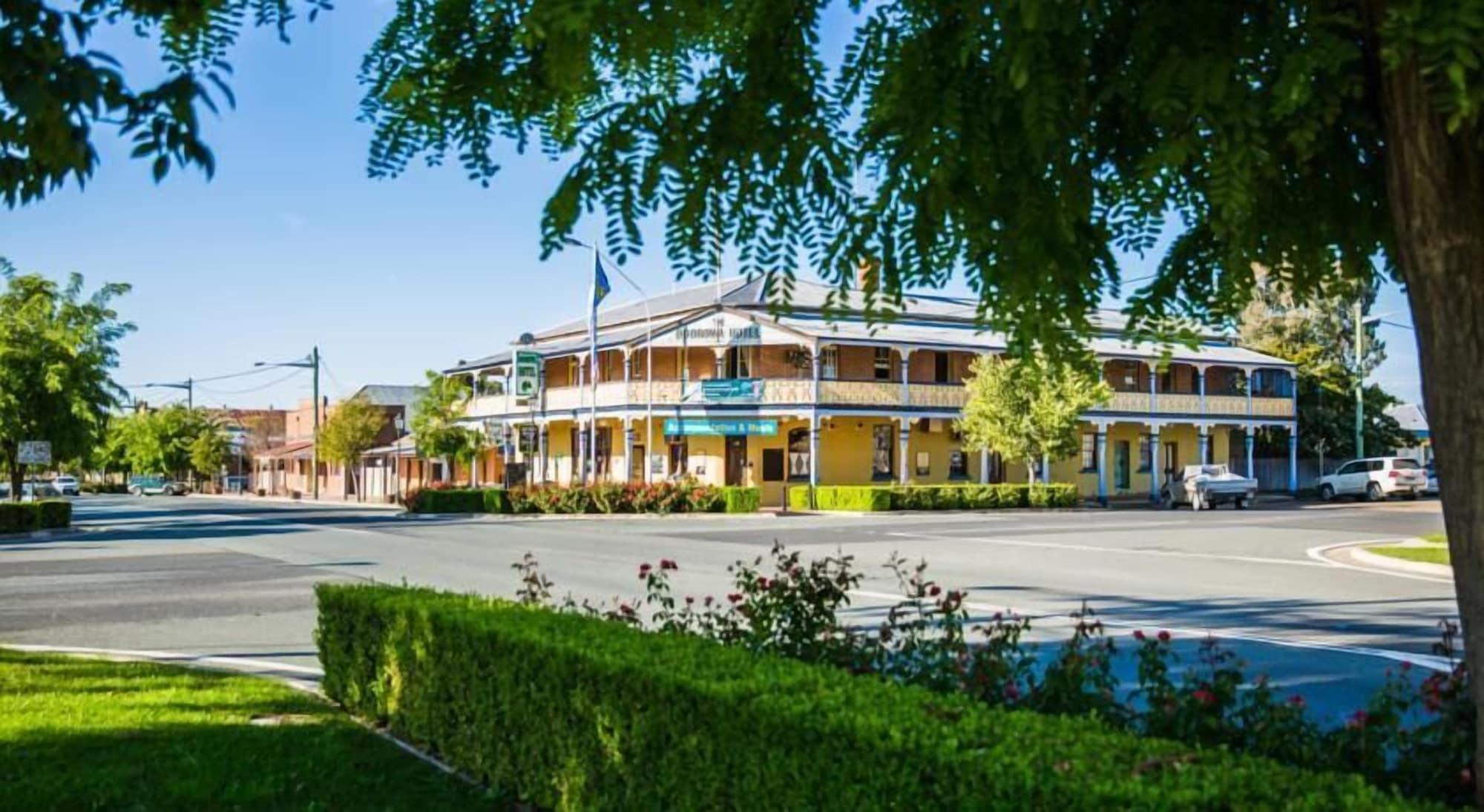 Varios Boorowa Hotel