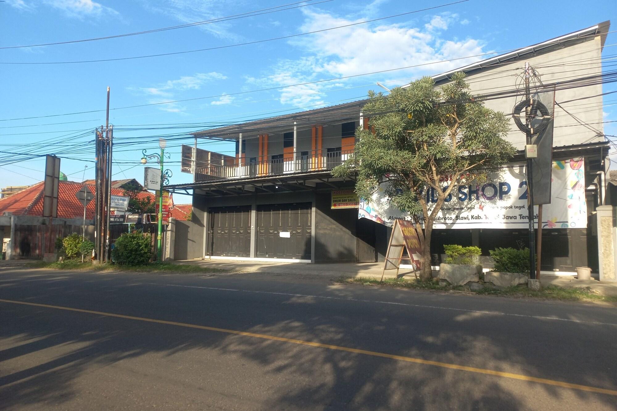 Varios OYO 93900 Guest House Cinta Damai