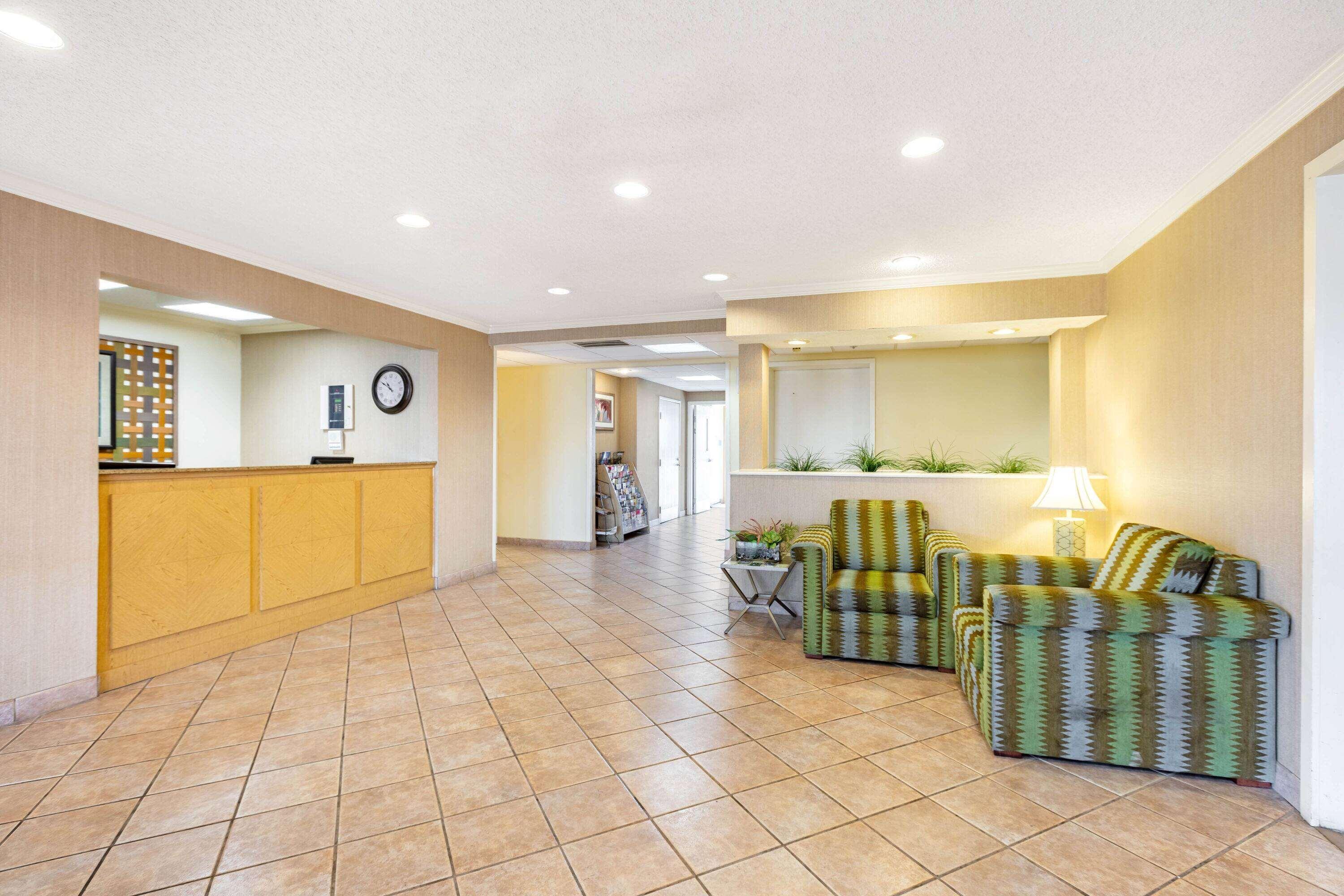 Vista Lobby La Quinta Inn & Suites by Wyndham El Paso East