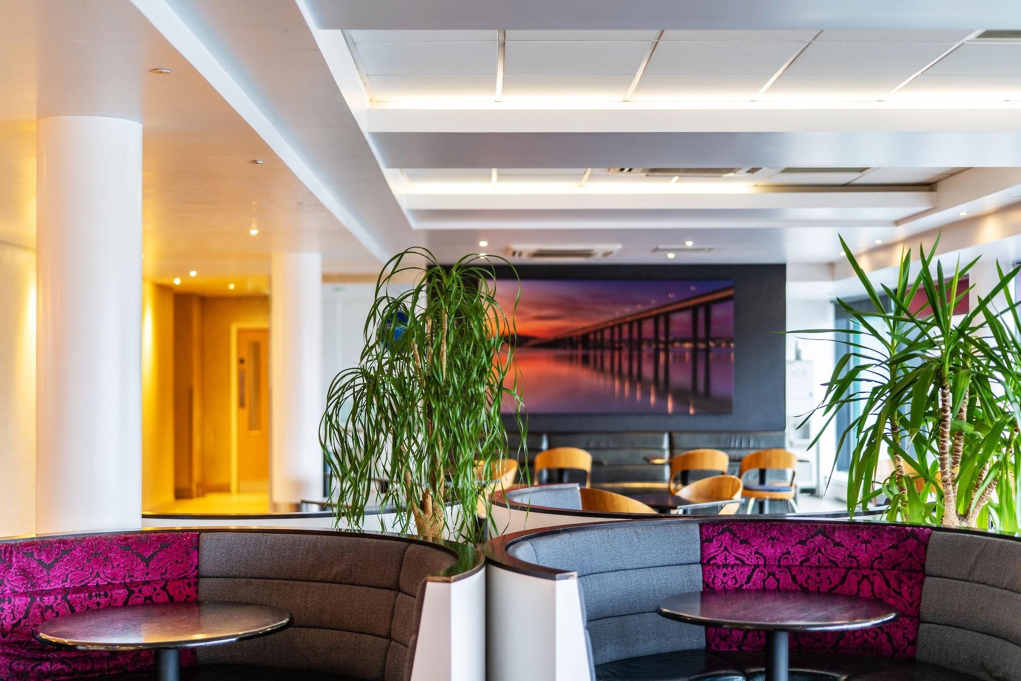 Vista Lobby Holiday Inn Express Dundee by IHG