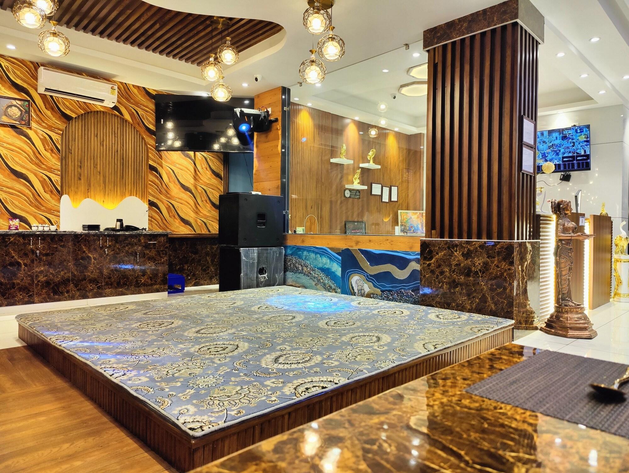 Vista Lobby Hotel Mandi Heights - Bar, Fine Dining & Banquet Hall