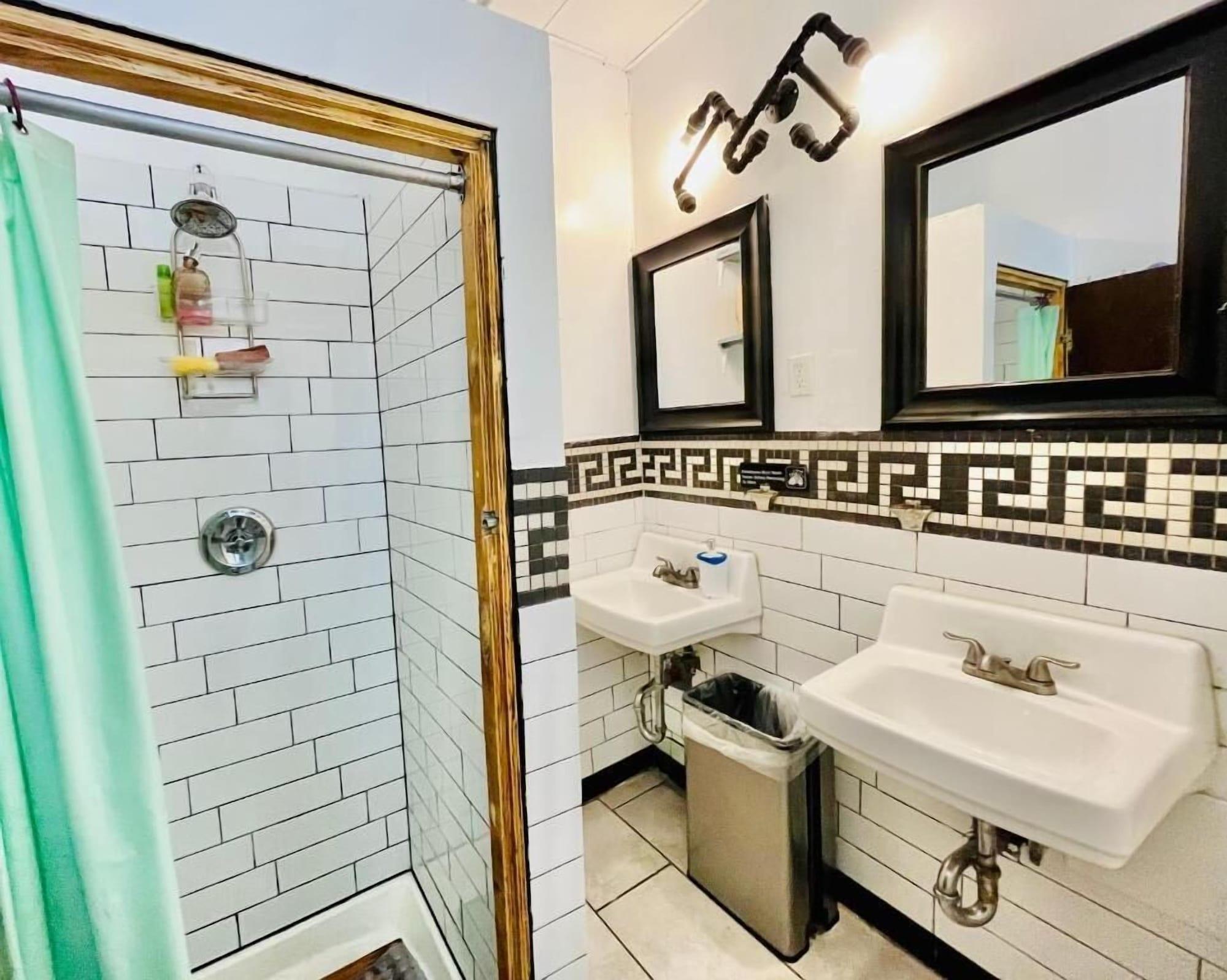 Equipamiento de Habitación New York Spirit Retreats HOSTEL