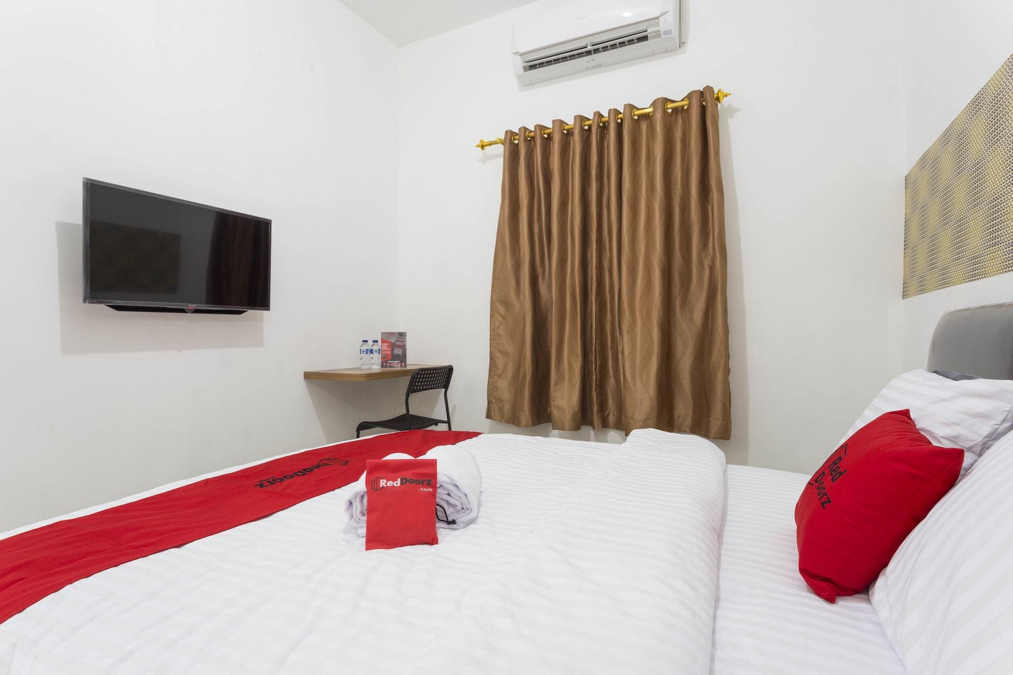 Habitación RedDoorz Plus @ Boulevard Residence BSD