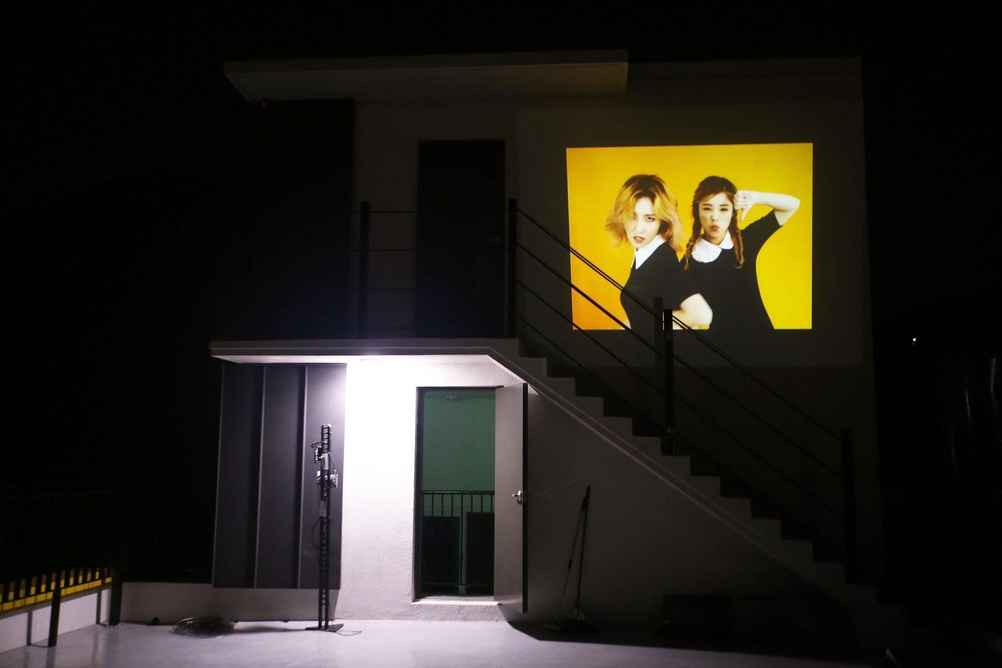 Vista Lobby Flora Hostel Pension