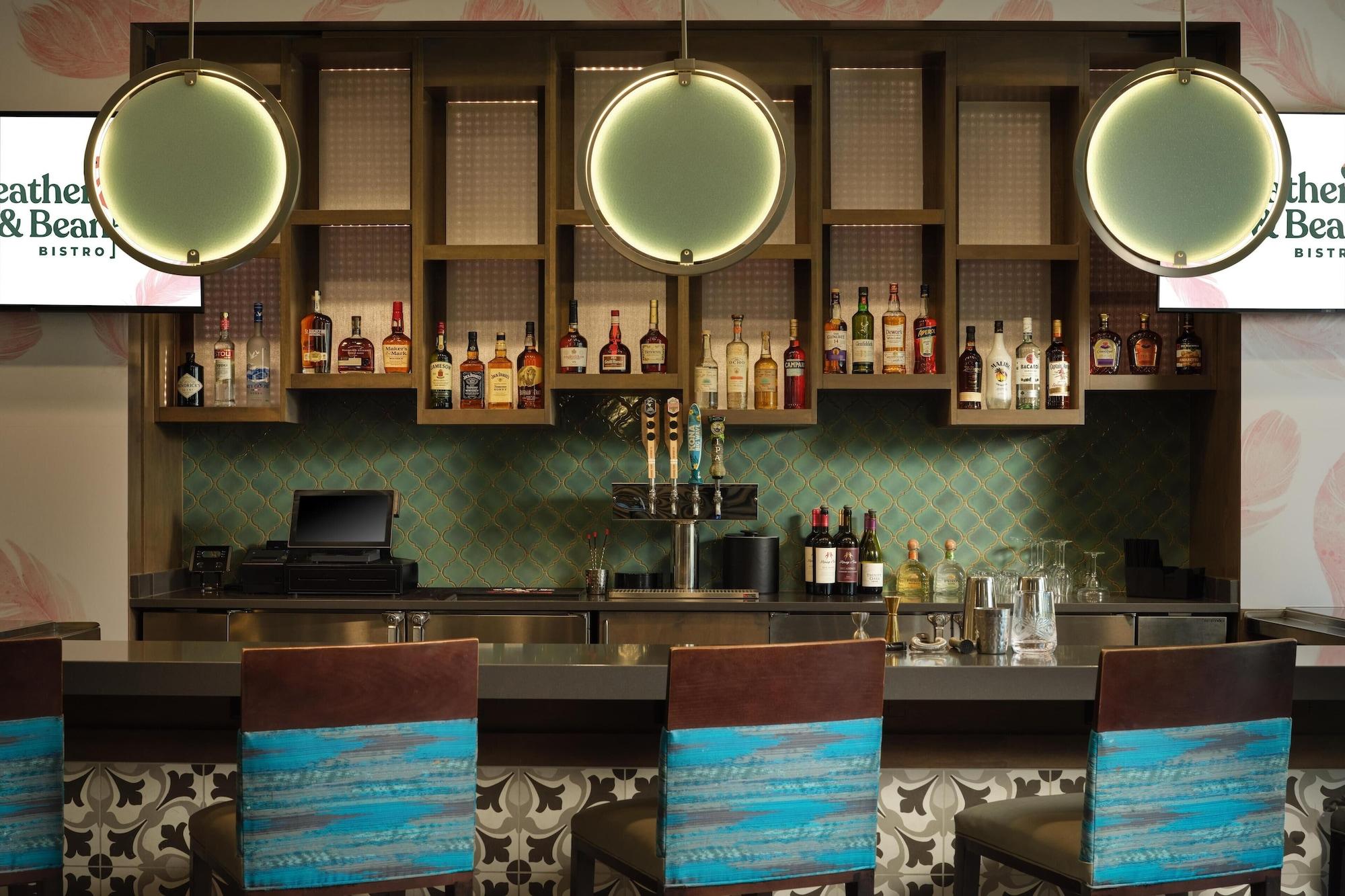 Bar/Salón Home2 Suites by Hilton Orlando at Flamingo Crossings