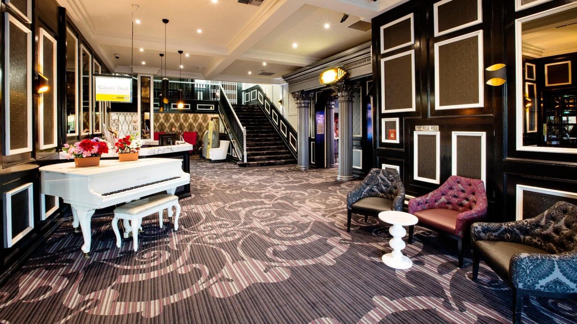 Vista Lobby Nightcap at Skyways Hotel