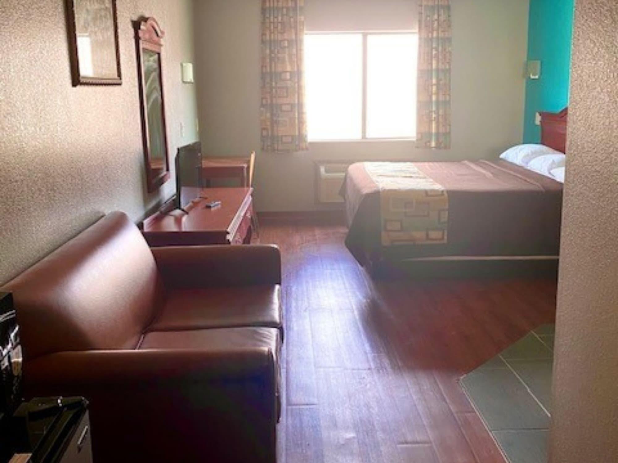 Habitación Tropicana Inn and Suites