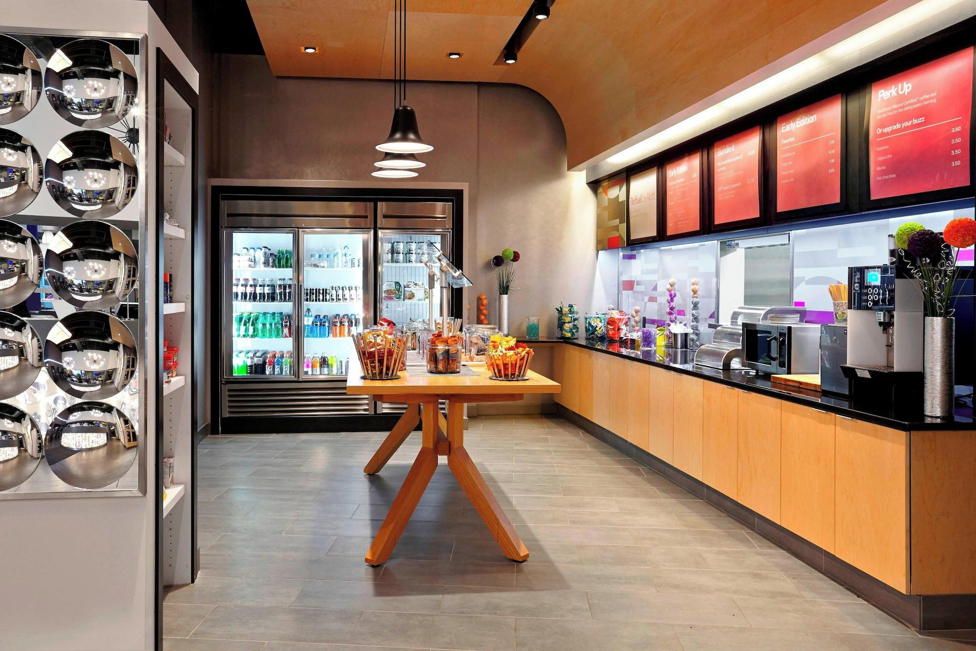 Restaurant Aloft Calgary University