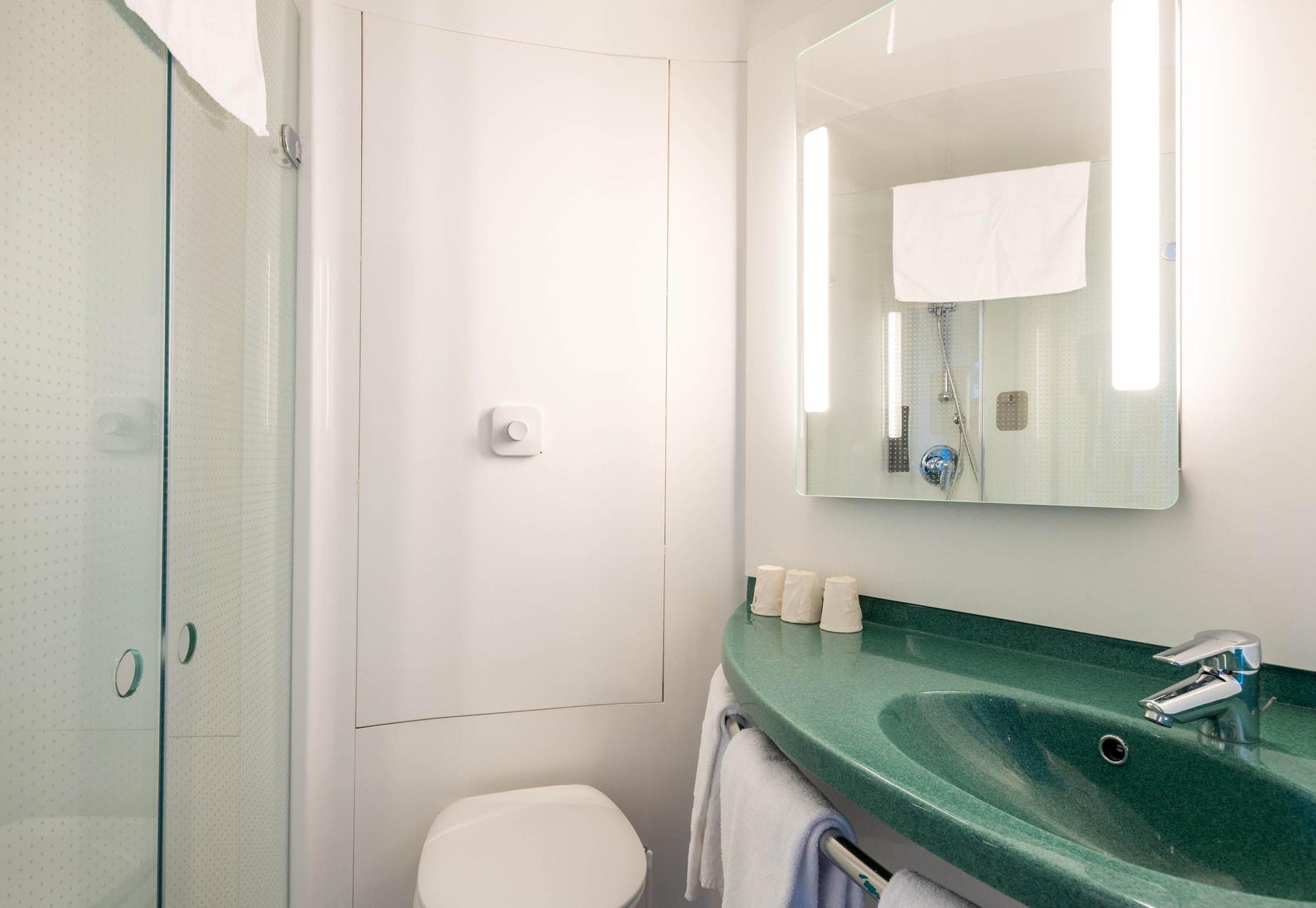 Equipamiento de Habitación B&B HOTEL Calais Terminal Cité de l'Europe 3 étoiles