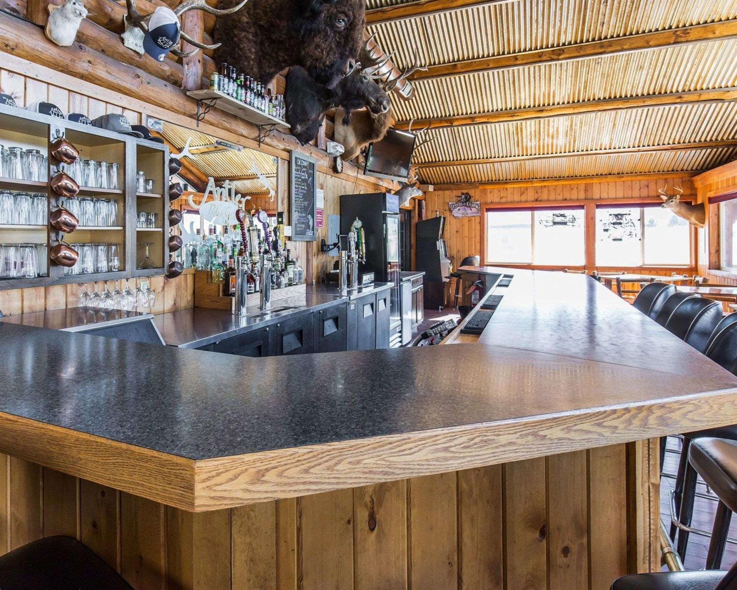 Bar/Salón Antler Lodge - Gardiner MT