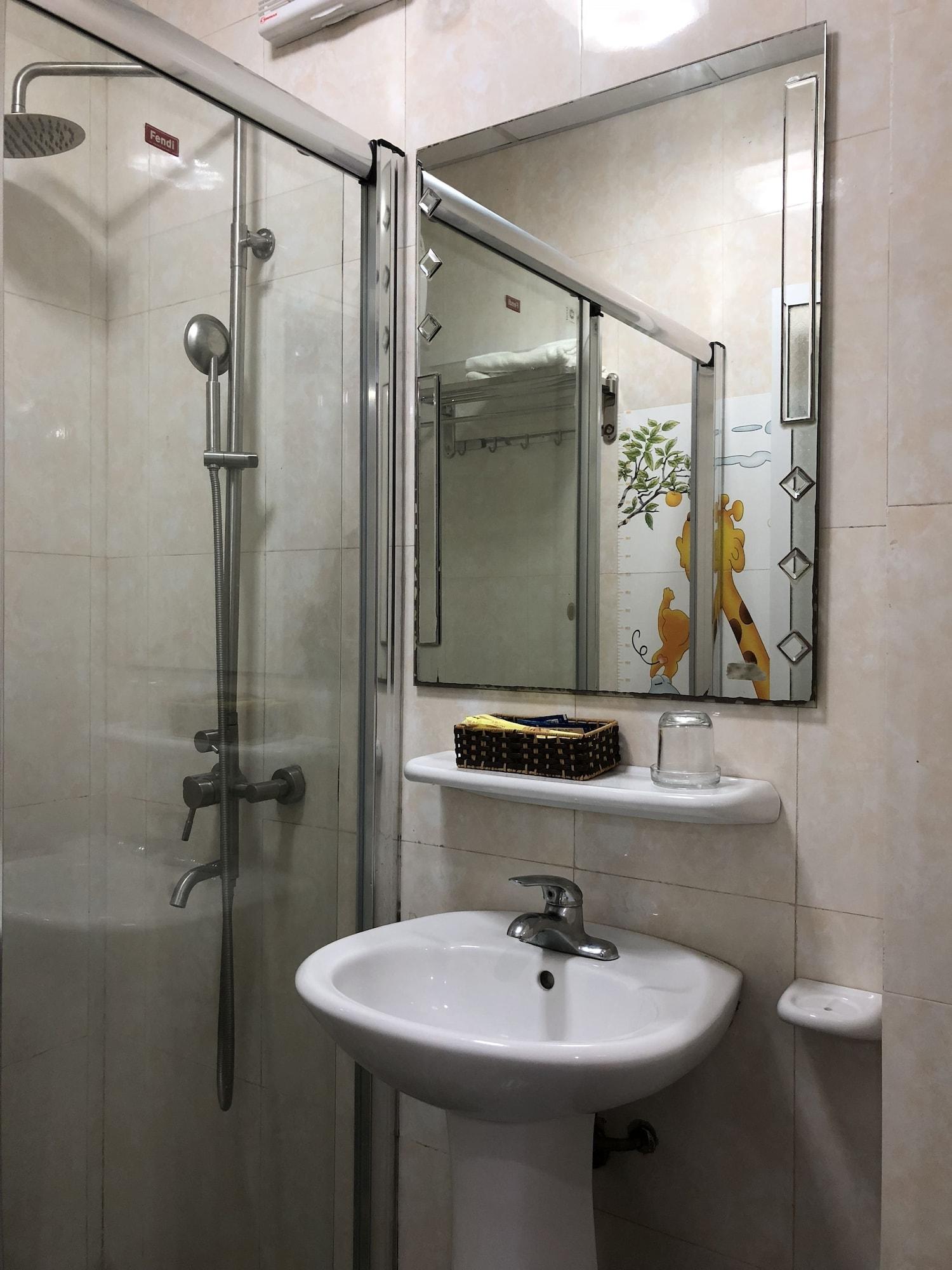 Equipamiento de Habitación Cat Ba Central Hotel II - Hostel