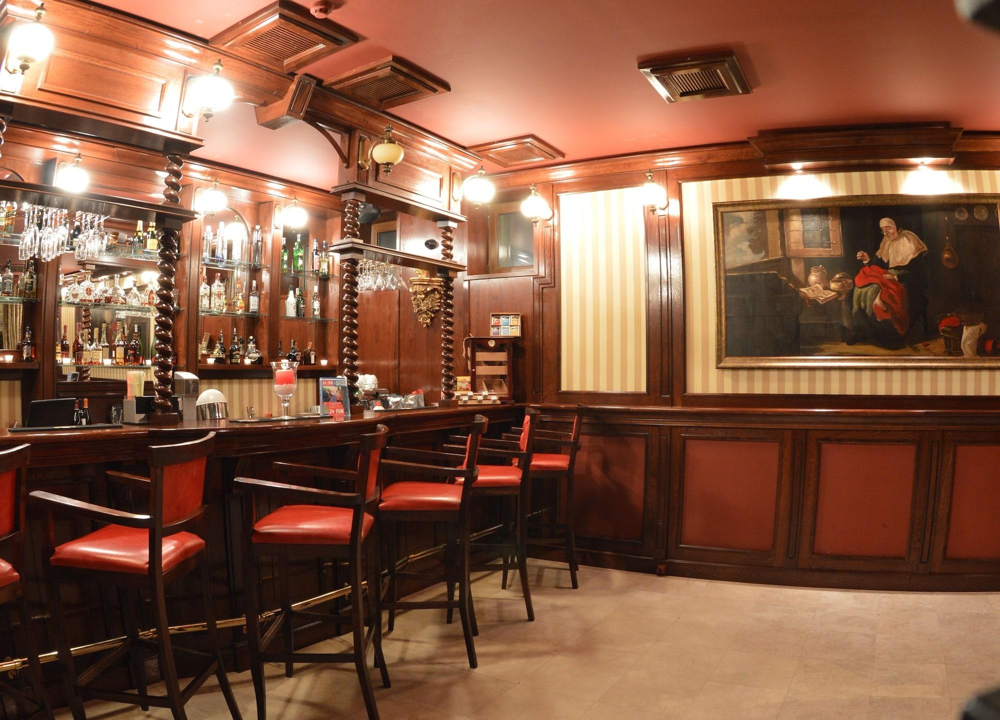 Bar/Salón Coroana Brasovului