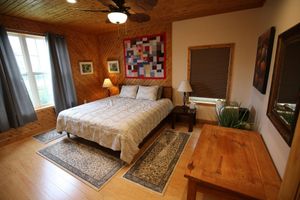 Alquiler Vacacional - Hearts Desire is a furnished whole house in a small, colorful garden center.