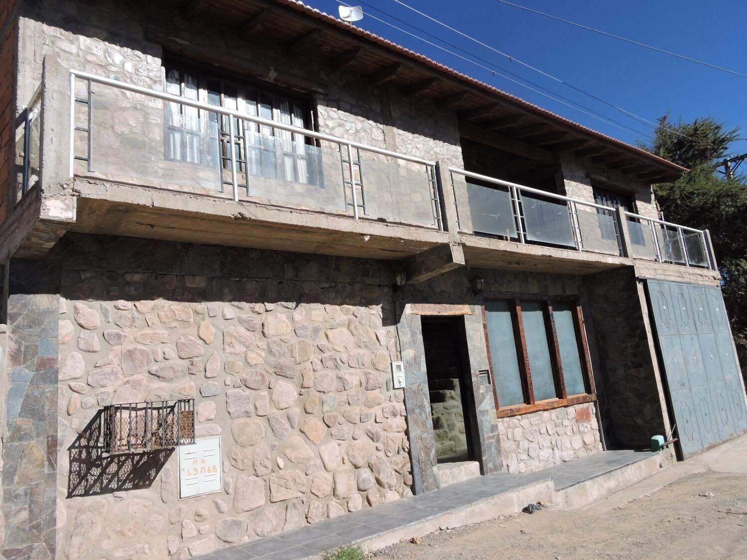 Vista Exterior Hostal Casa De Piedra