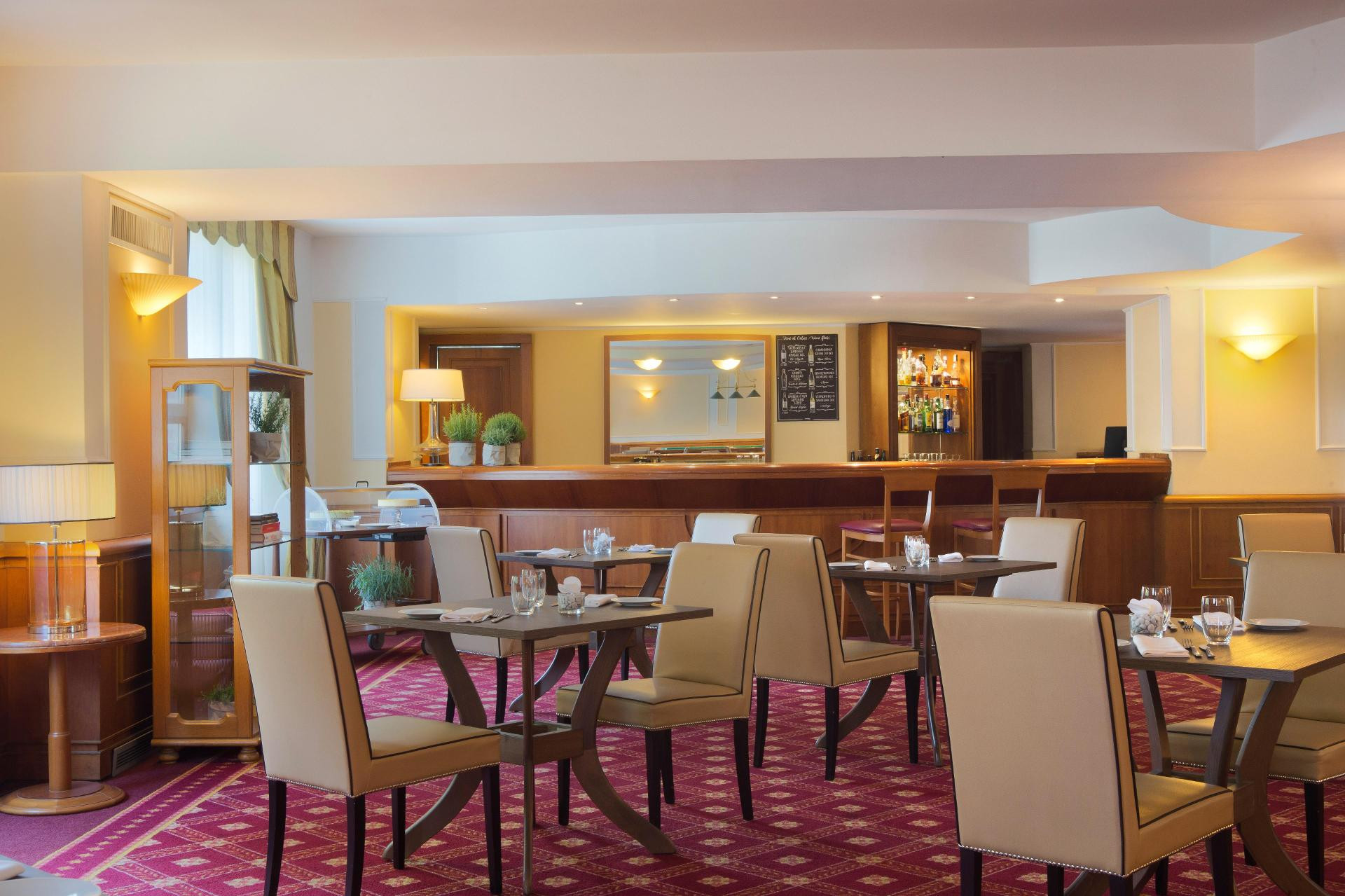 Bar/Salón Starhotels Business Palace