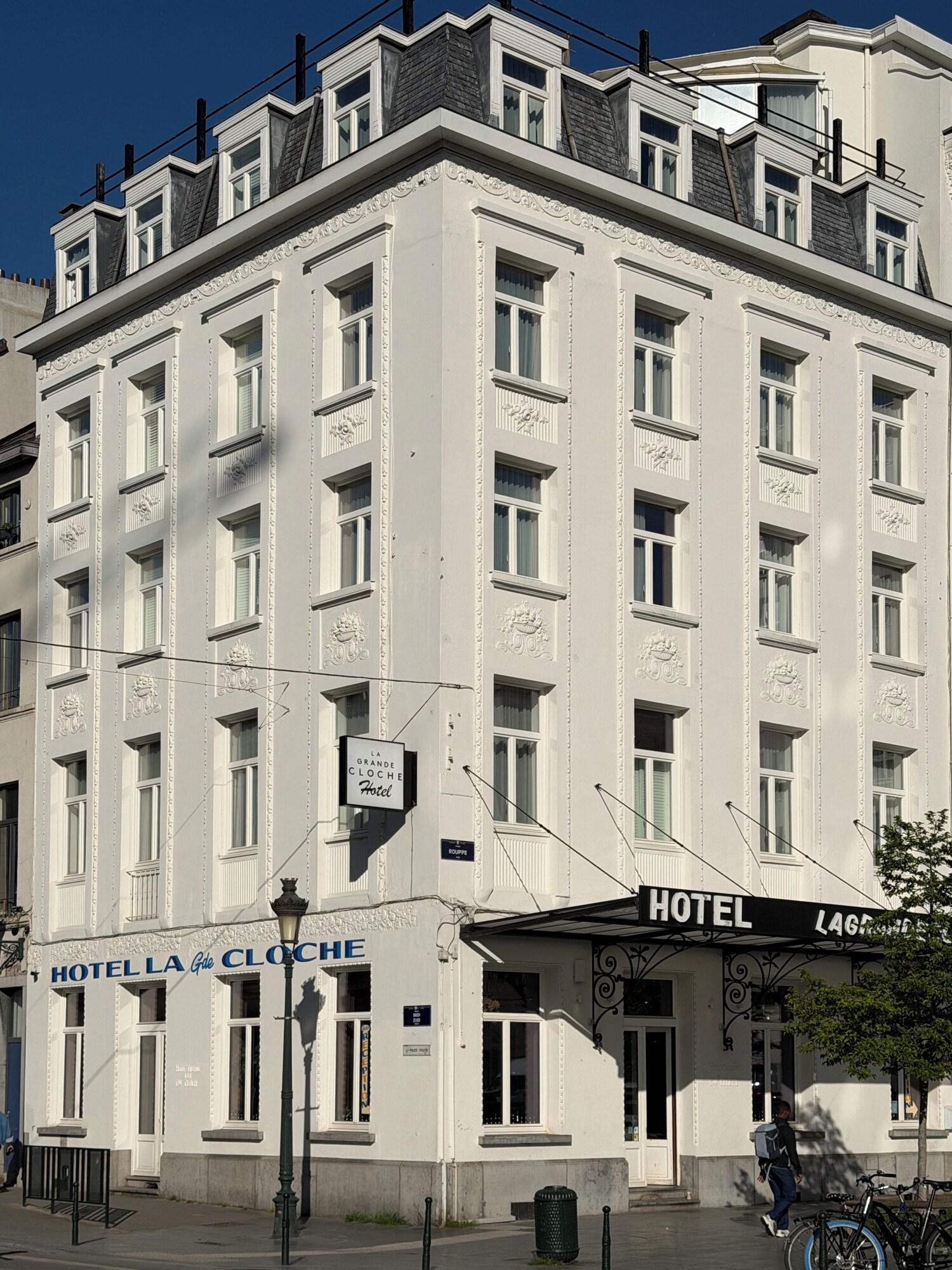 Vista Exterior Hotel La Grande Cloche
