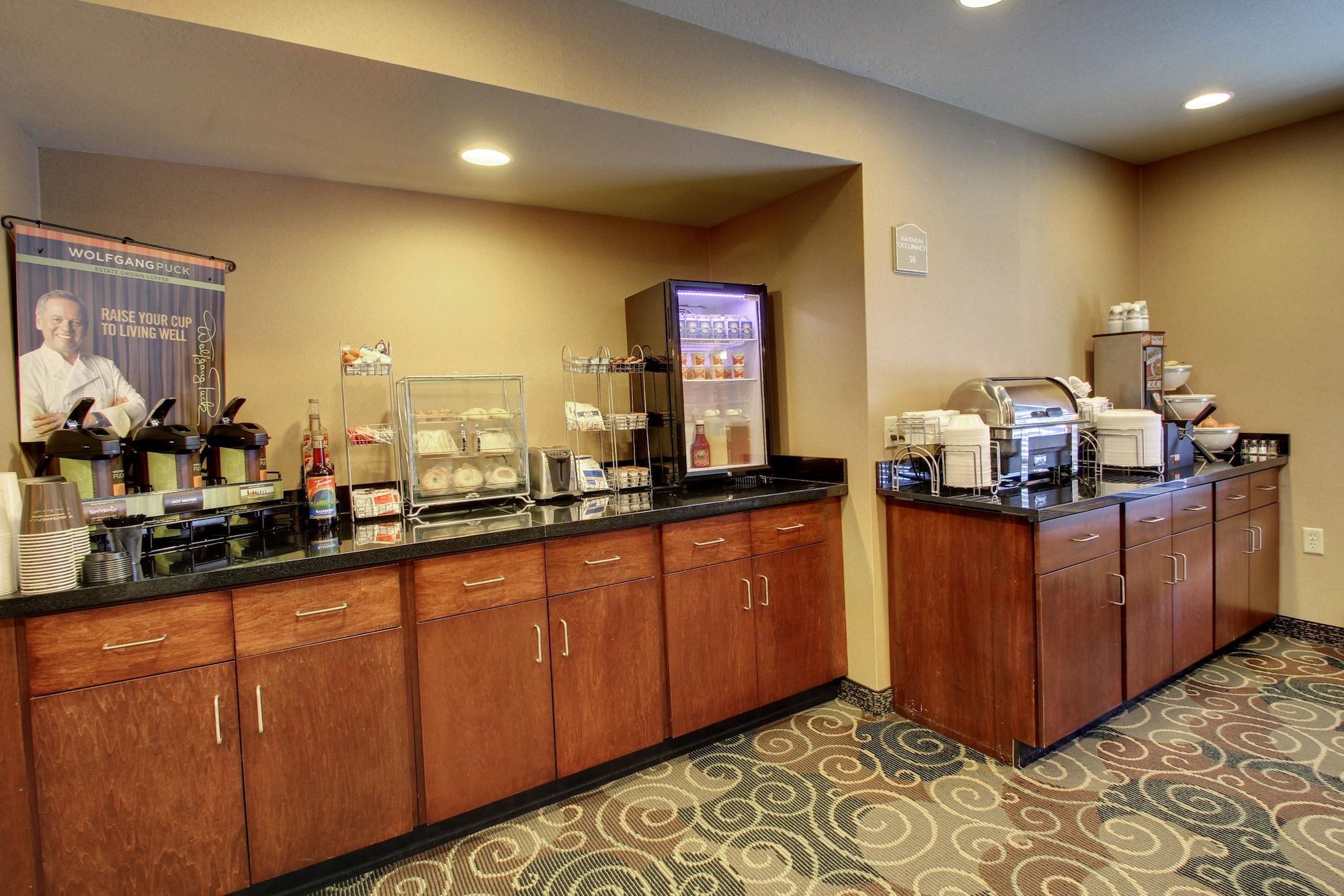 Restaurant Cobblestone Inn And Suites Rugby