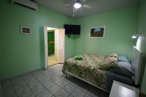 Alquiler Vacacional - Casa 007, 10 people private Residence downtown Jaco!