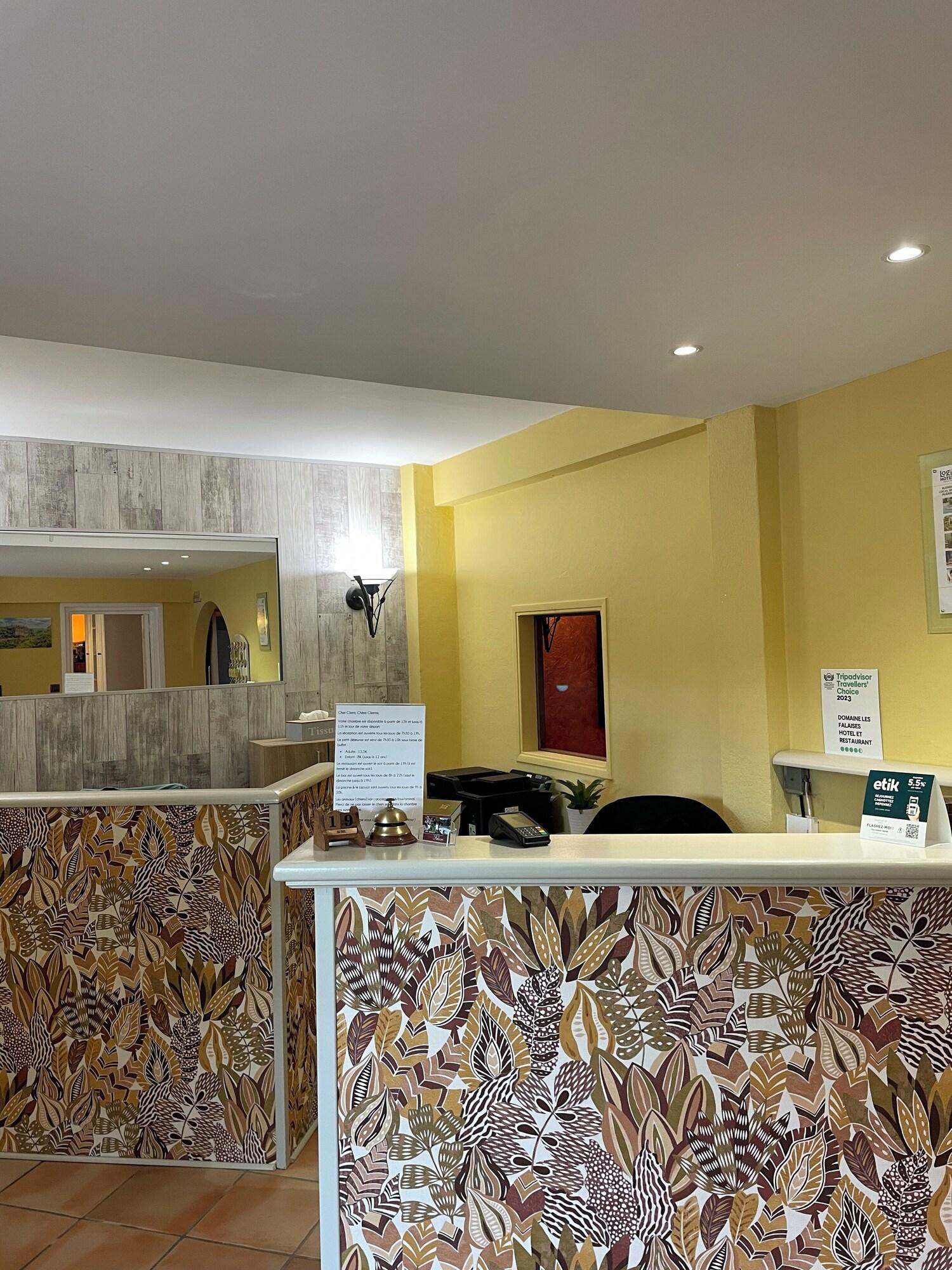 Vista Lobby Logis Hôtel Domaine les Falaises