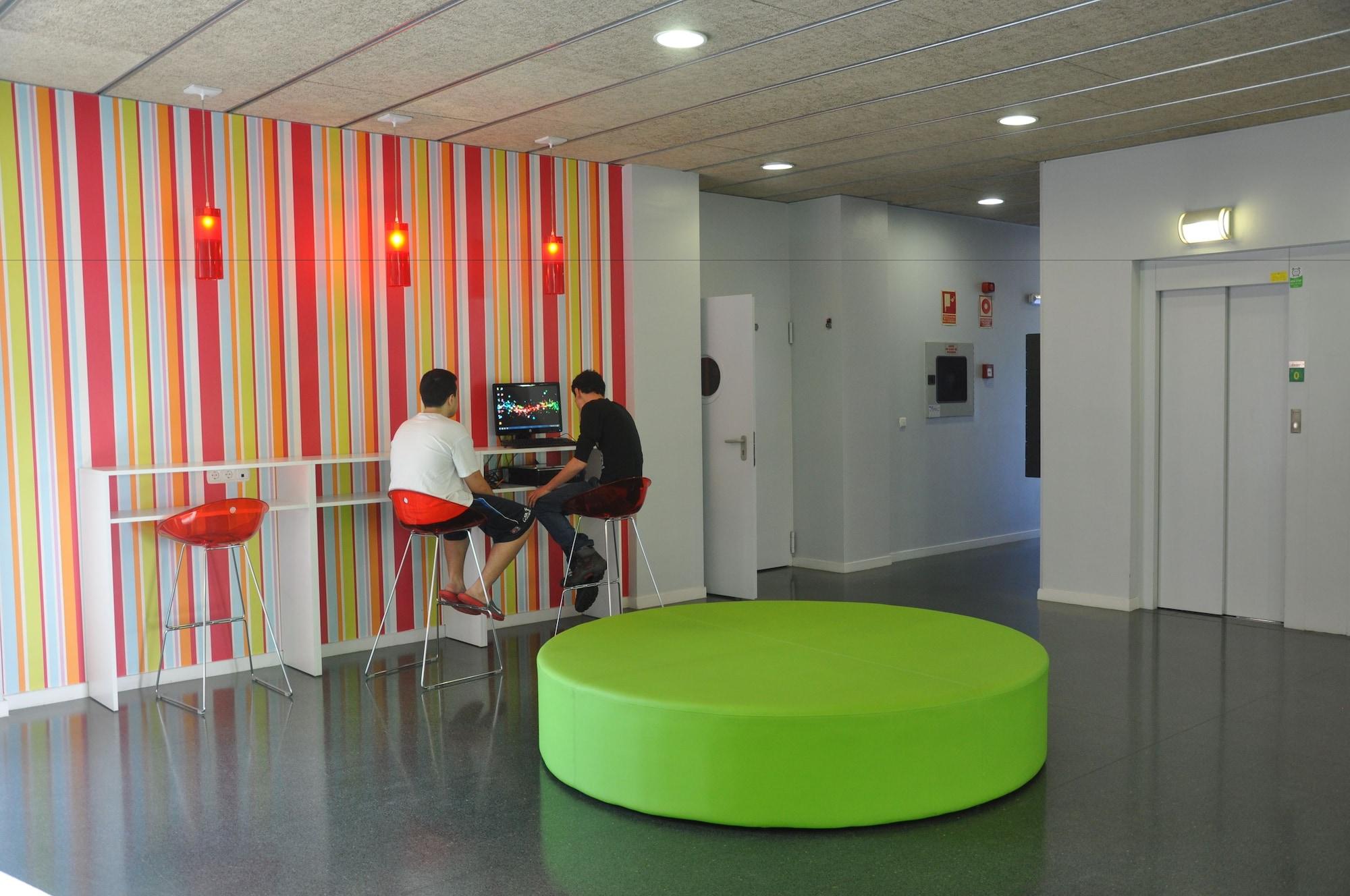 Vista Lobby Residencia Universitaria Resa Tomás Alfaro Fournier - Centro Adscrito a REAJ - Campus Accomodation