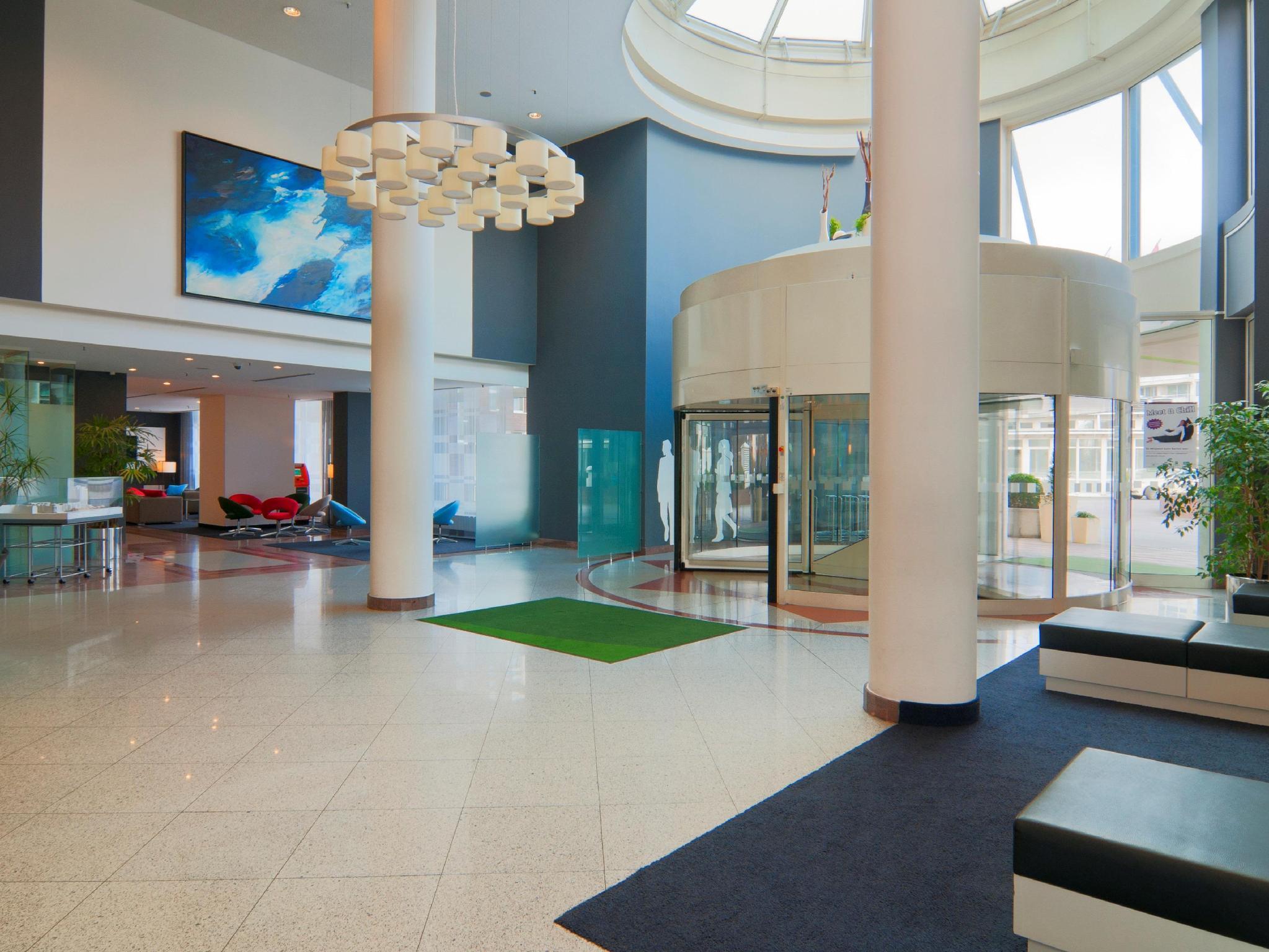 Vista Lobby HI Hotel International Hamburg