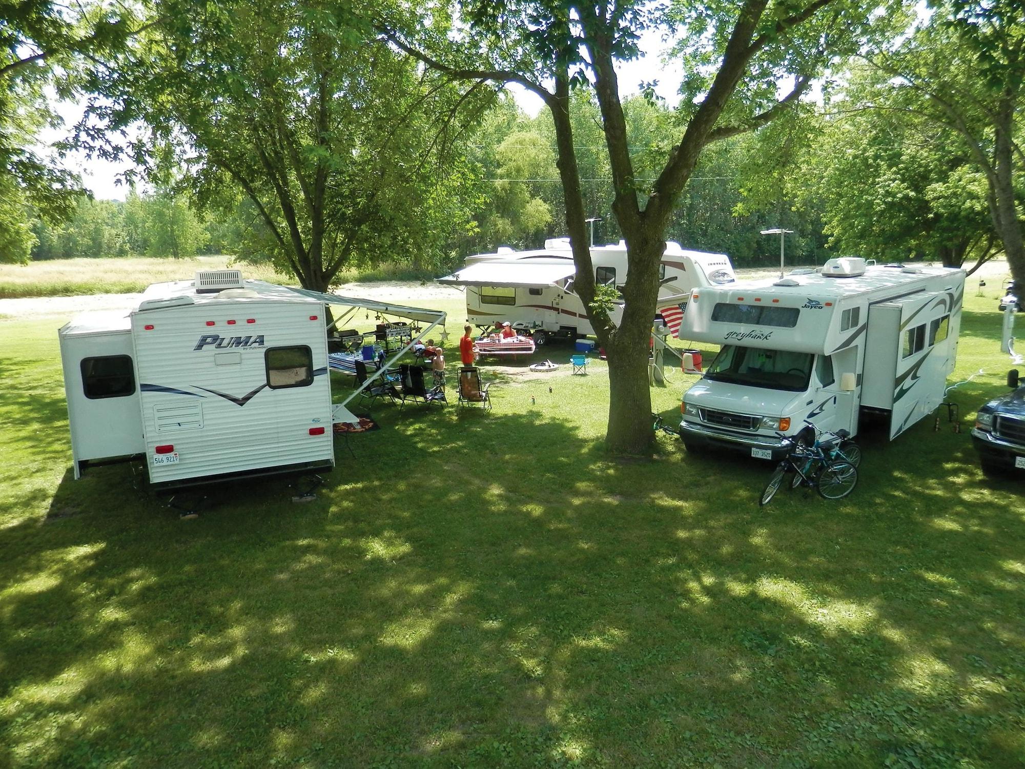 Comodidades del Alojamiento Sunset Lakes RV Resort