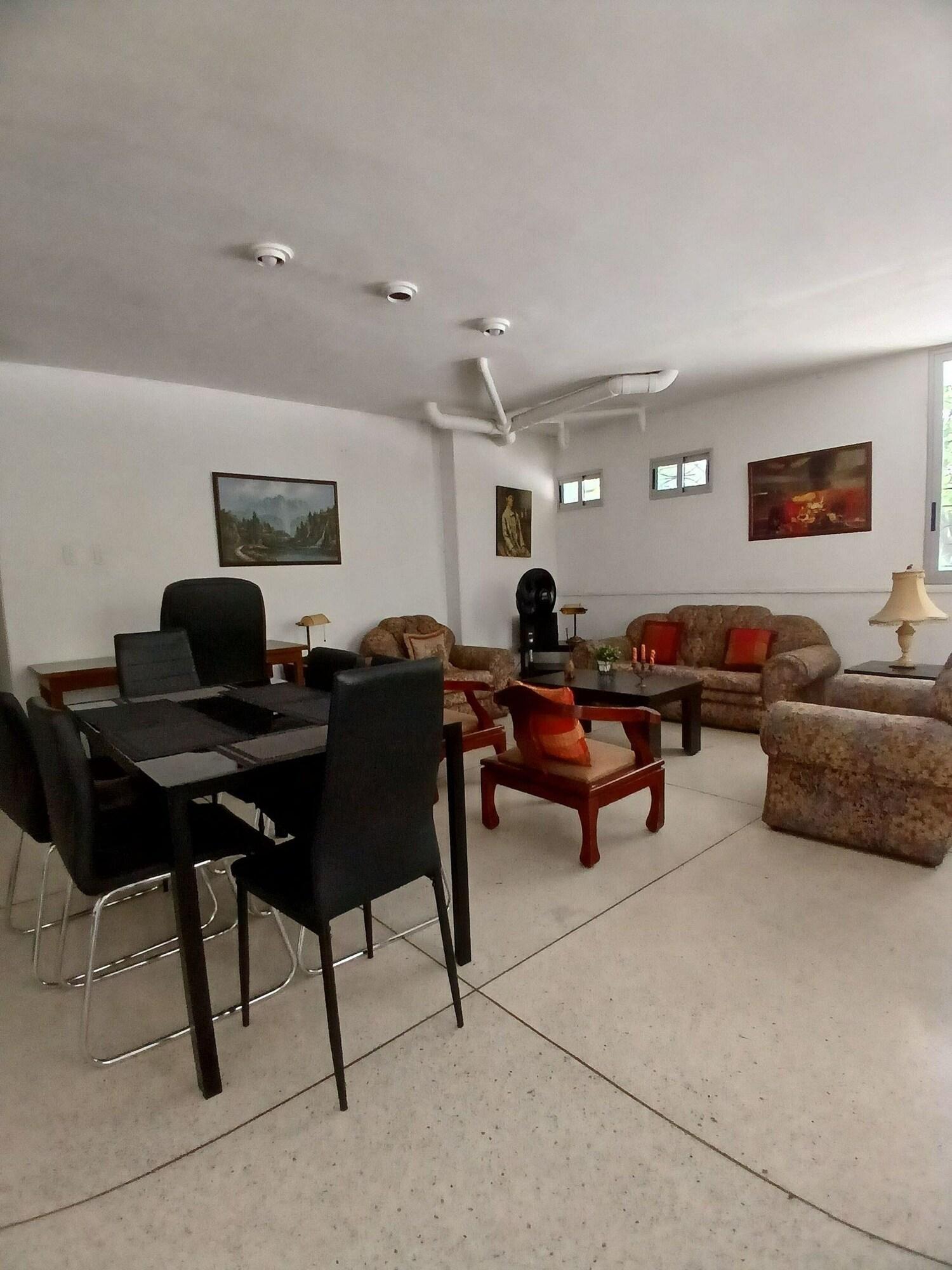 Restaurant 201 Apartamento Completo Rers en Versalles 3 Habitaciones - Cali Tower Suites & Lofts
