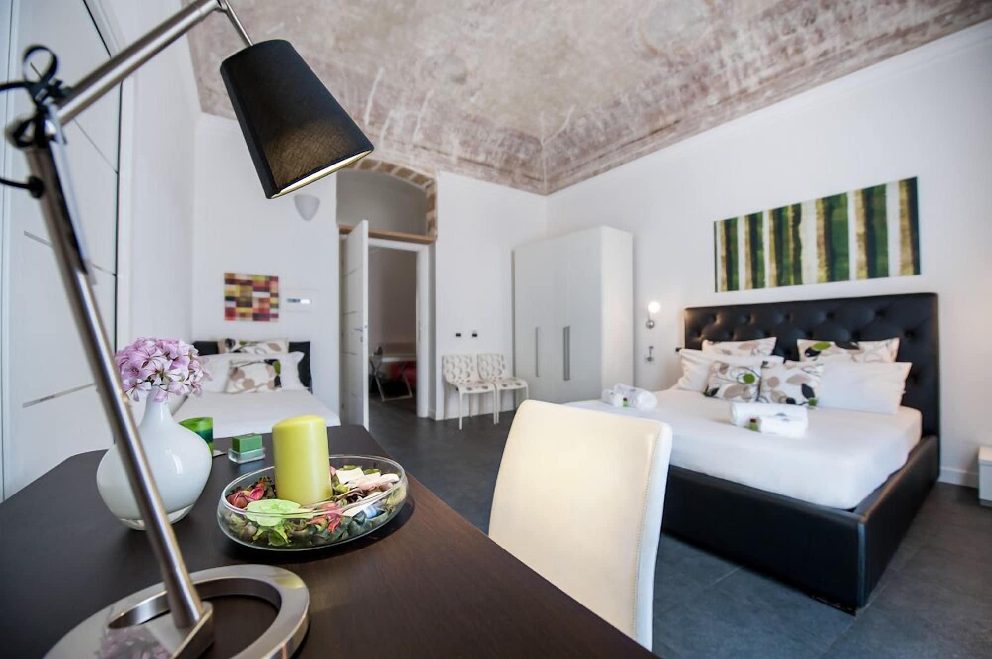 Varios B&B White