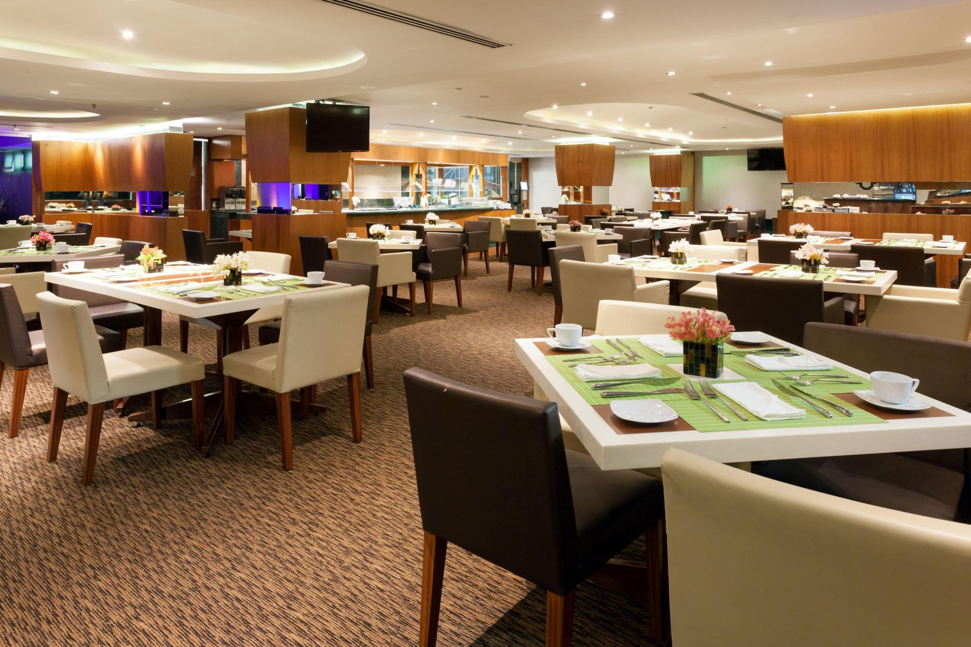 Restaurant Crowne Plaza Toluca Lancaster by IHG