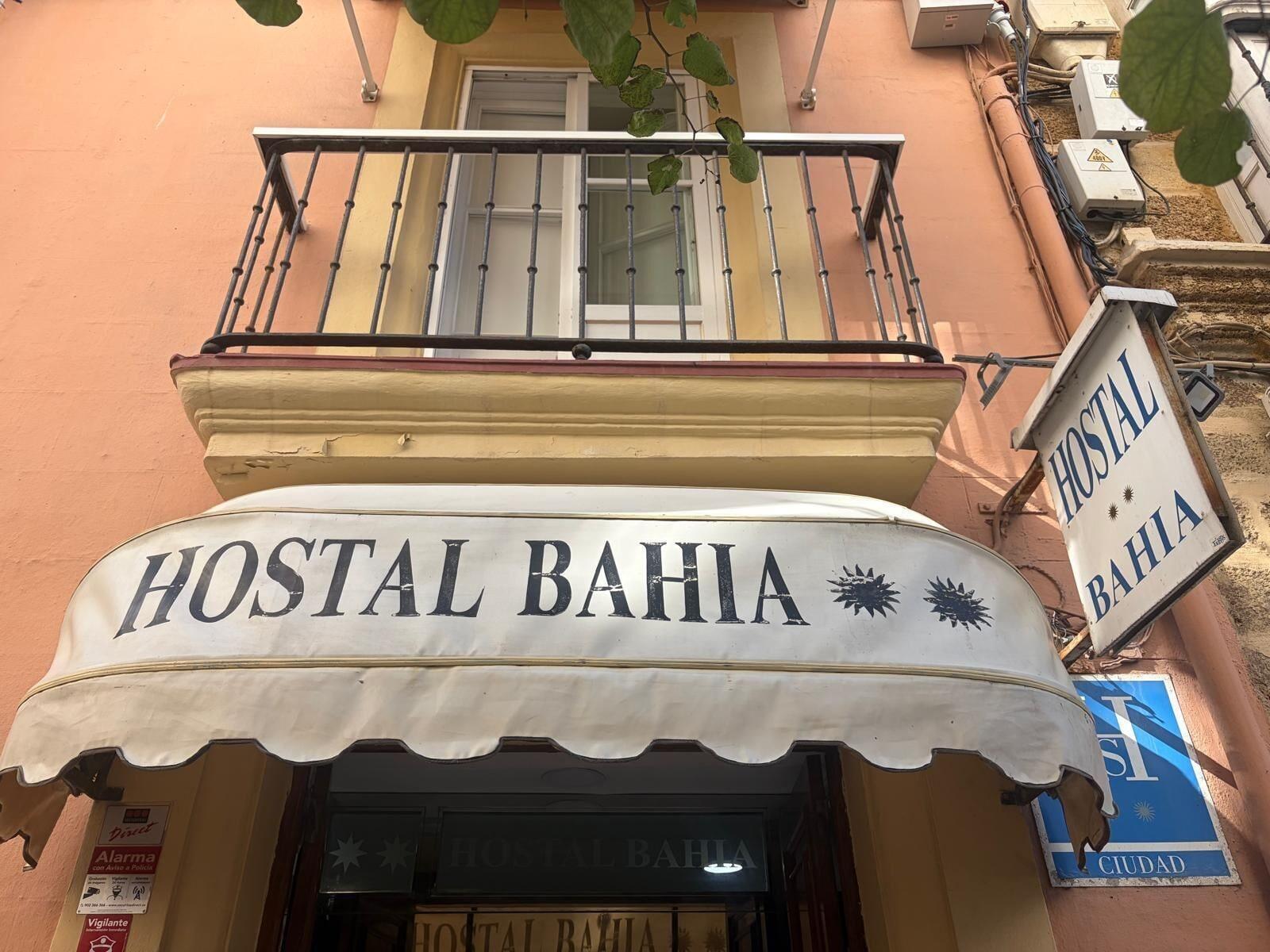 Vista Exterior Hostal Bahía