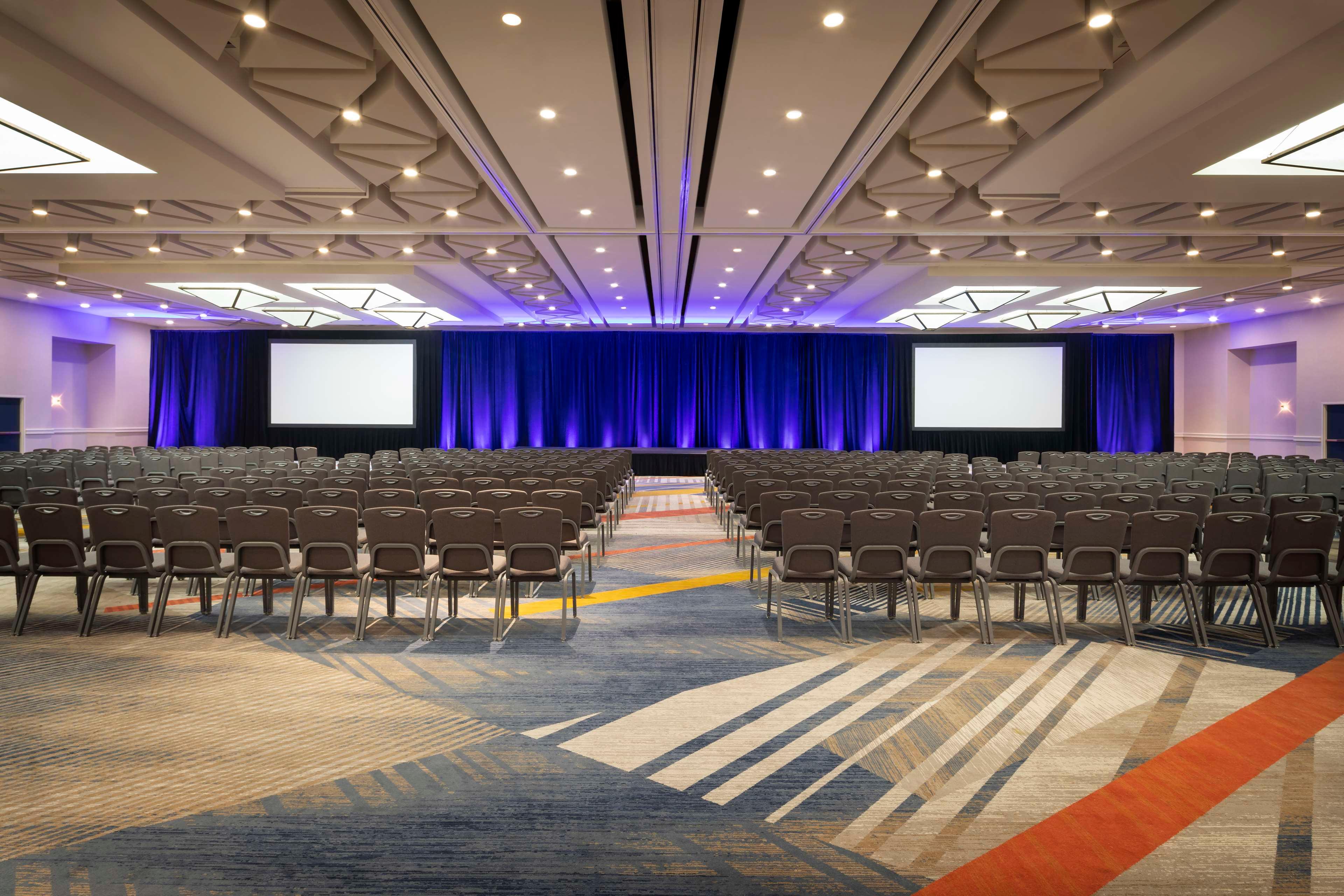 Vista Lobby Hyatt Regency Phoenix